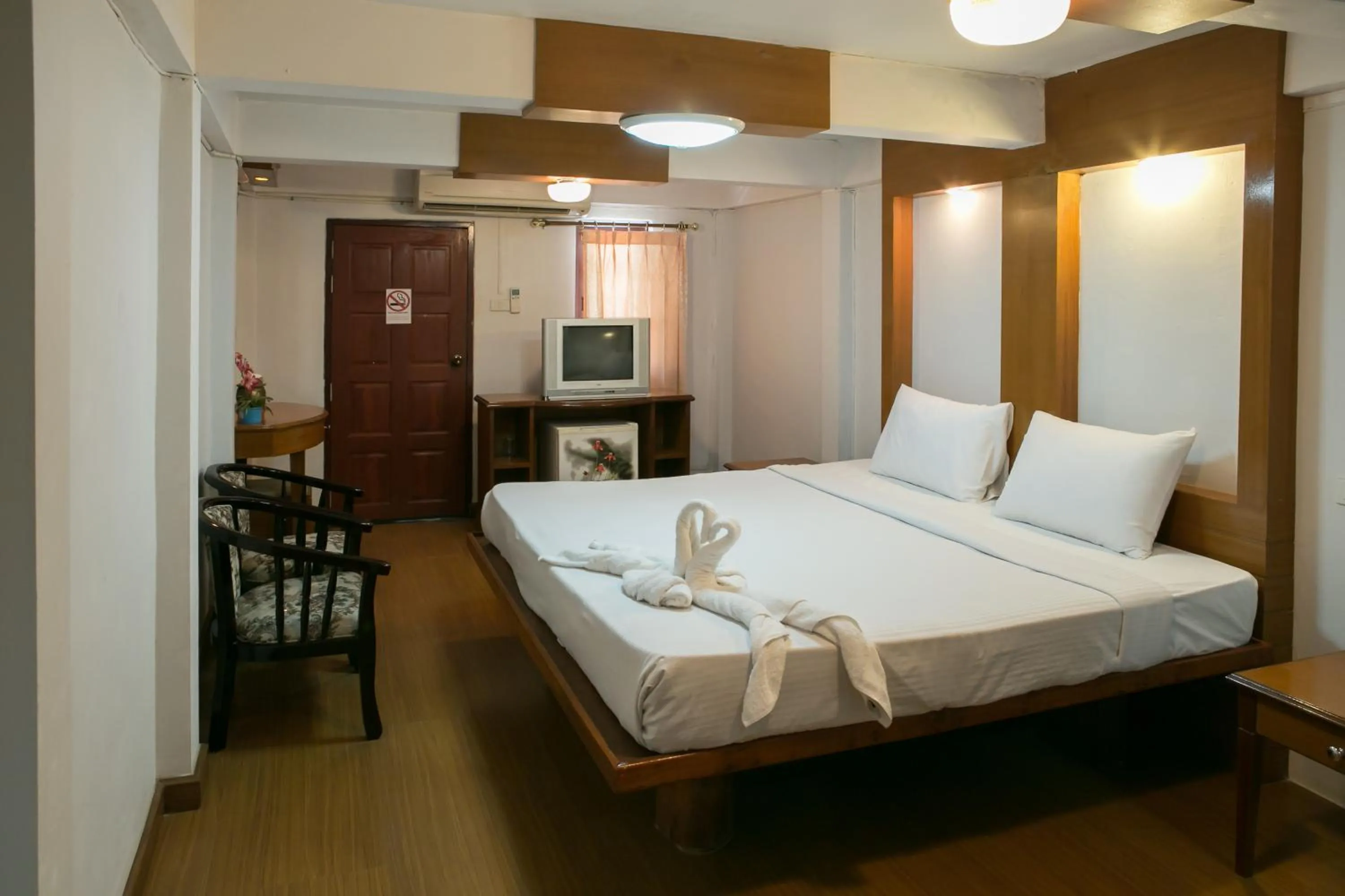 Deluxe Double or Twin Room in Haadrin Resort