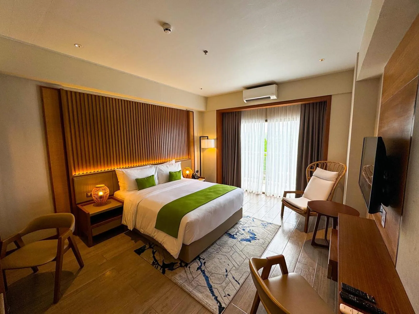 Deluxe Queen Room in Cebu One Tectona Resort Hotel