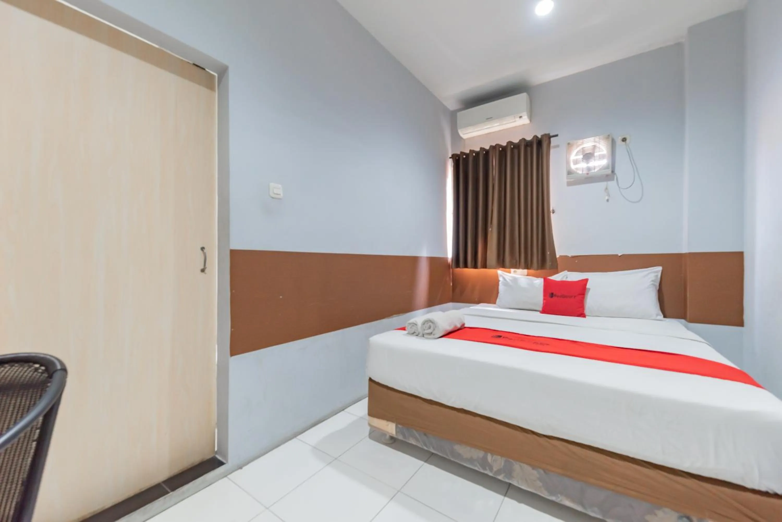 Double Room in RedDoorz @ Pelajar Pejuang 3