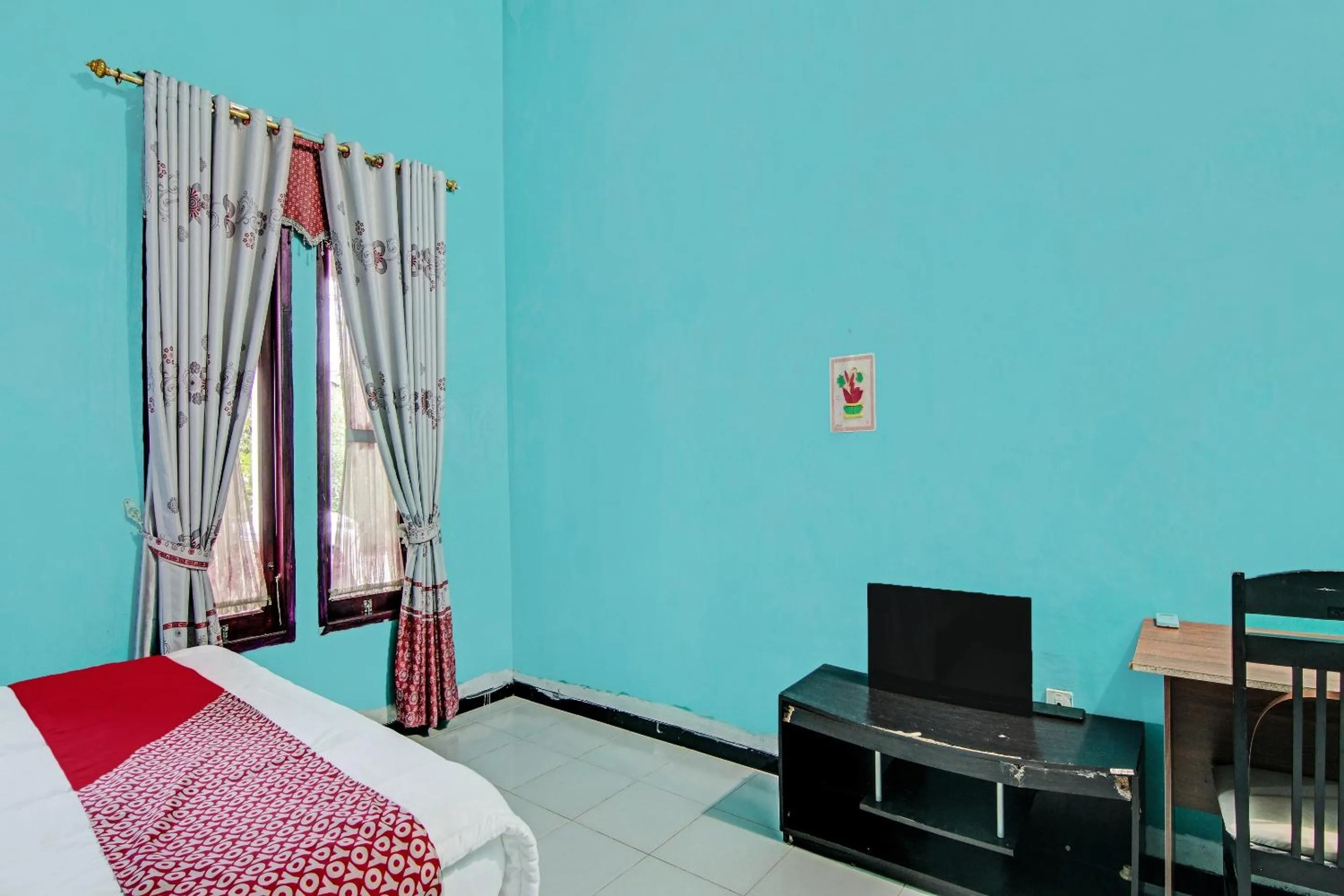 Deluxe Double Room in Hotel O Wisma Cendana Syariah Near PASAR FLAMBOYAN