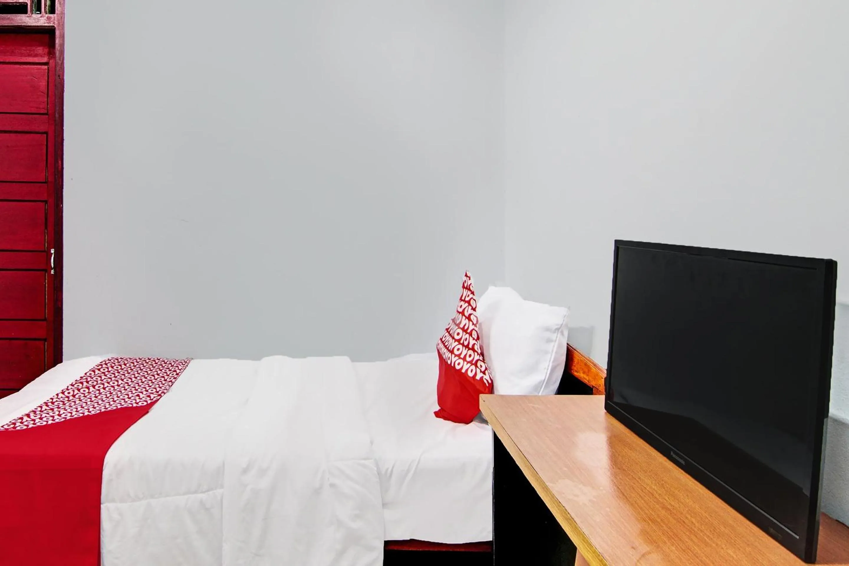 Deluxe Twin Room in Hotel O Wisma Cendana Syariah Near PASAR FLAMBOYAN