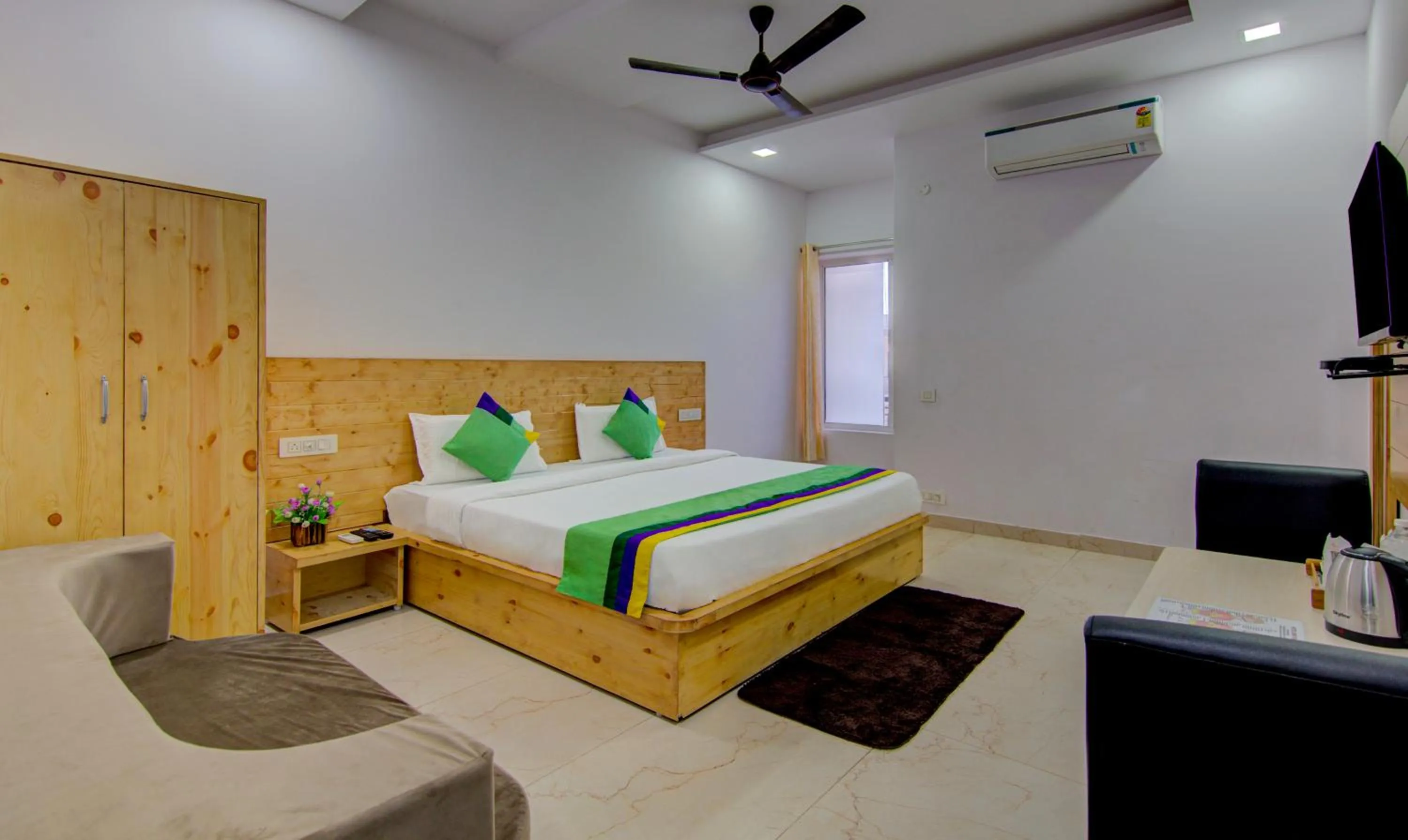 Deluxe Double Room - single occupancy in Treebo The King Mohali