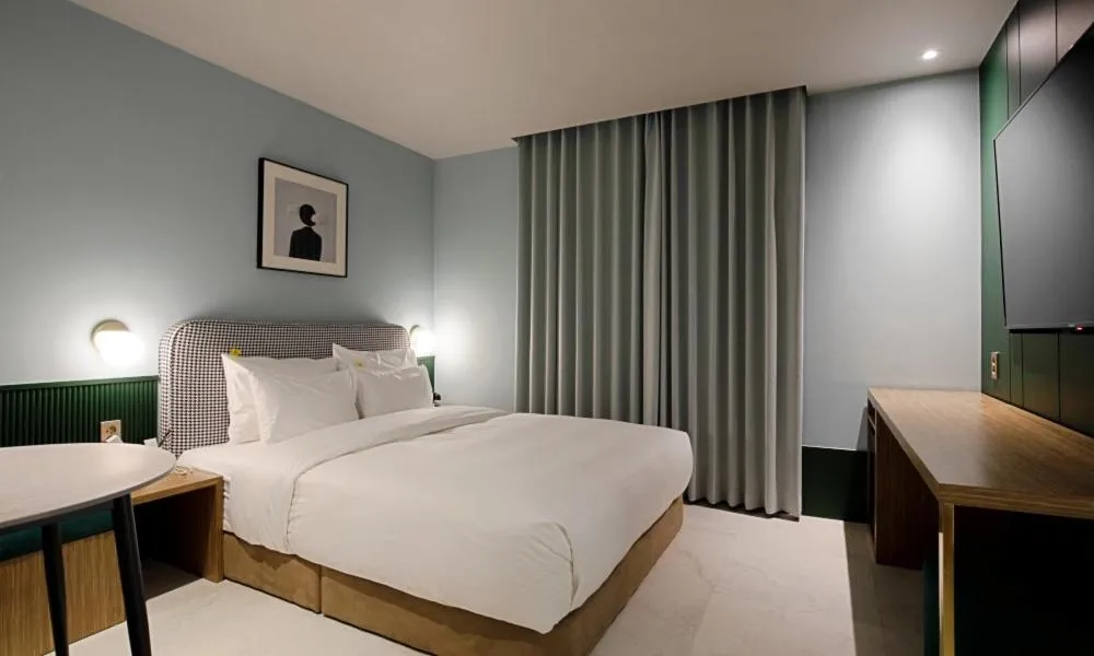 Deluxe Pretty Room Bathtub in Hotel Ippda Gumdan