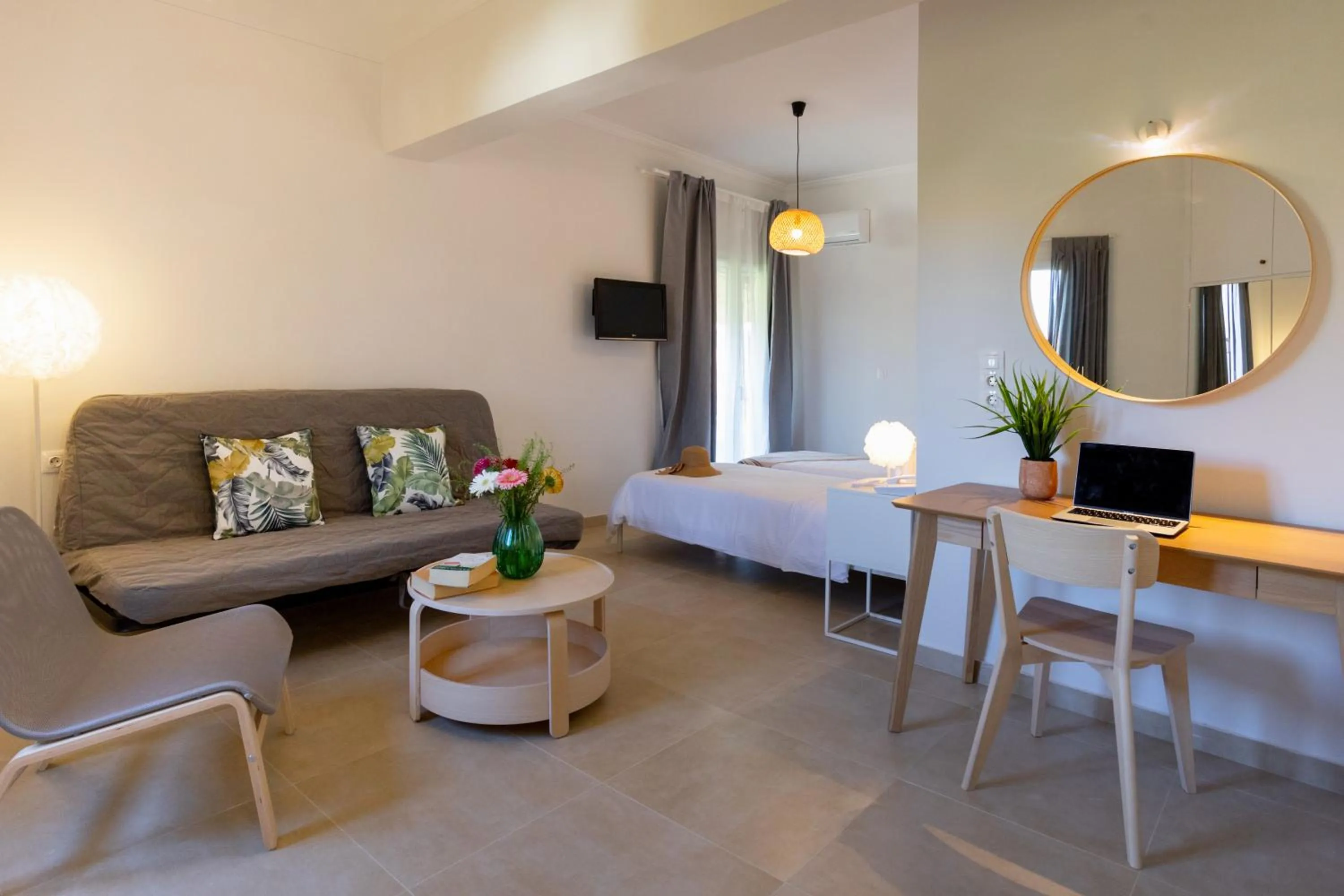 Family Room with Balcony in Hotel Bretagne