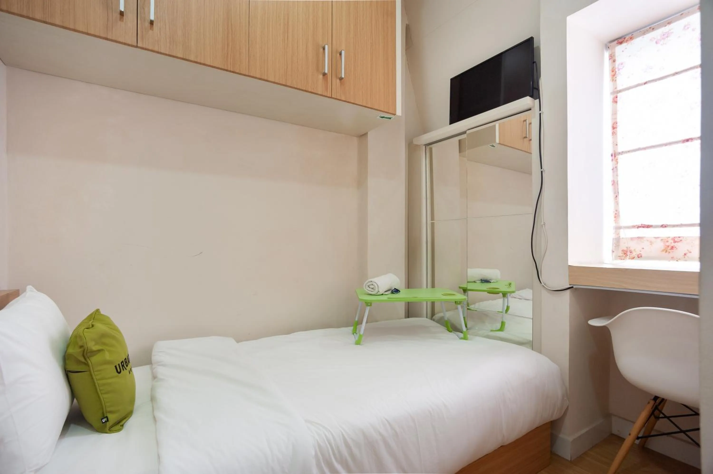 Single Room - single occupancy in Urbanview Hotel Jagakarsa by RedDoorz