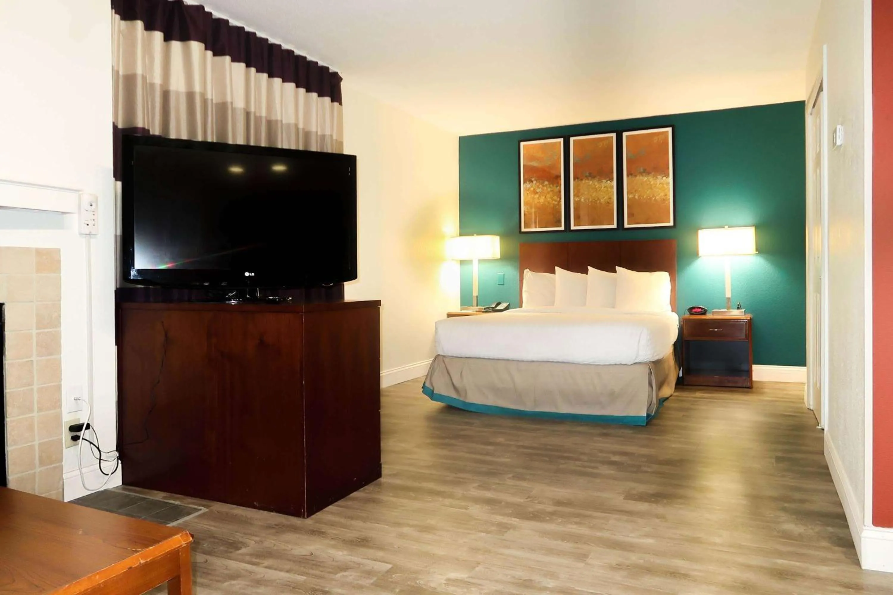 Queen Studio Suite - Non-Smoking in Tysons Corner Suites, A Baymont by Wyndham