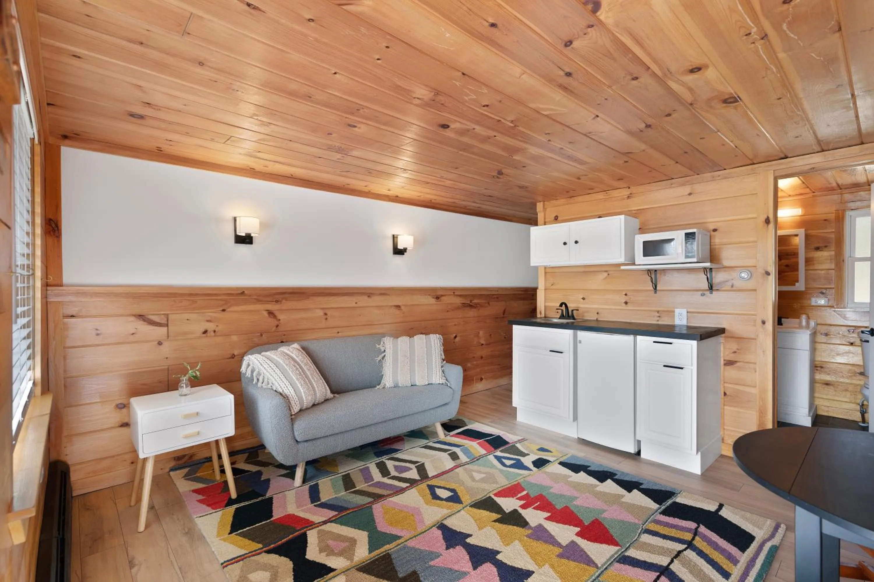 One Bedroom Suite with Two Queen Beds in Wolfjaw Lodge