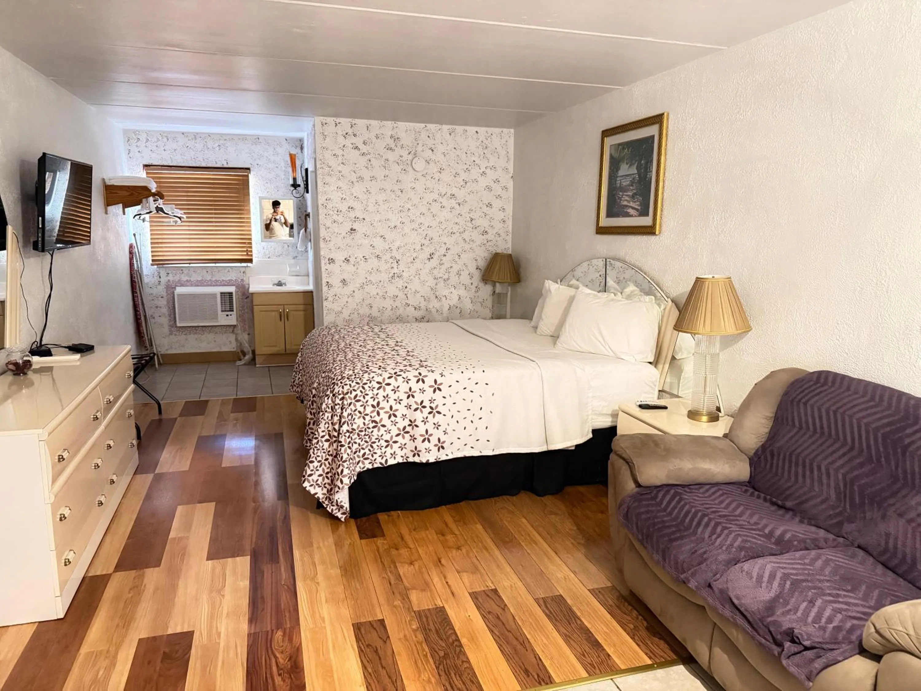 Standard King Room in THE FLORIDIAN INN