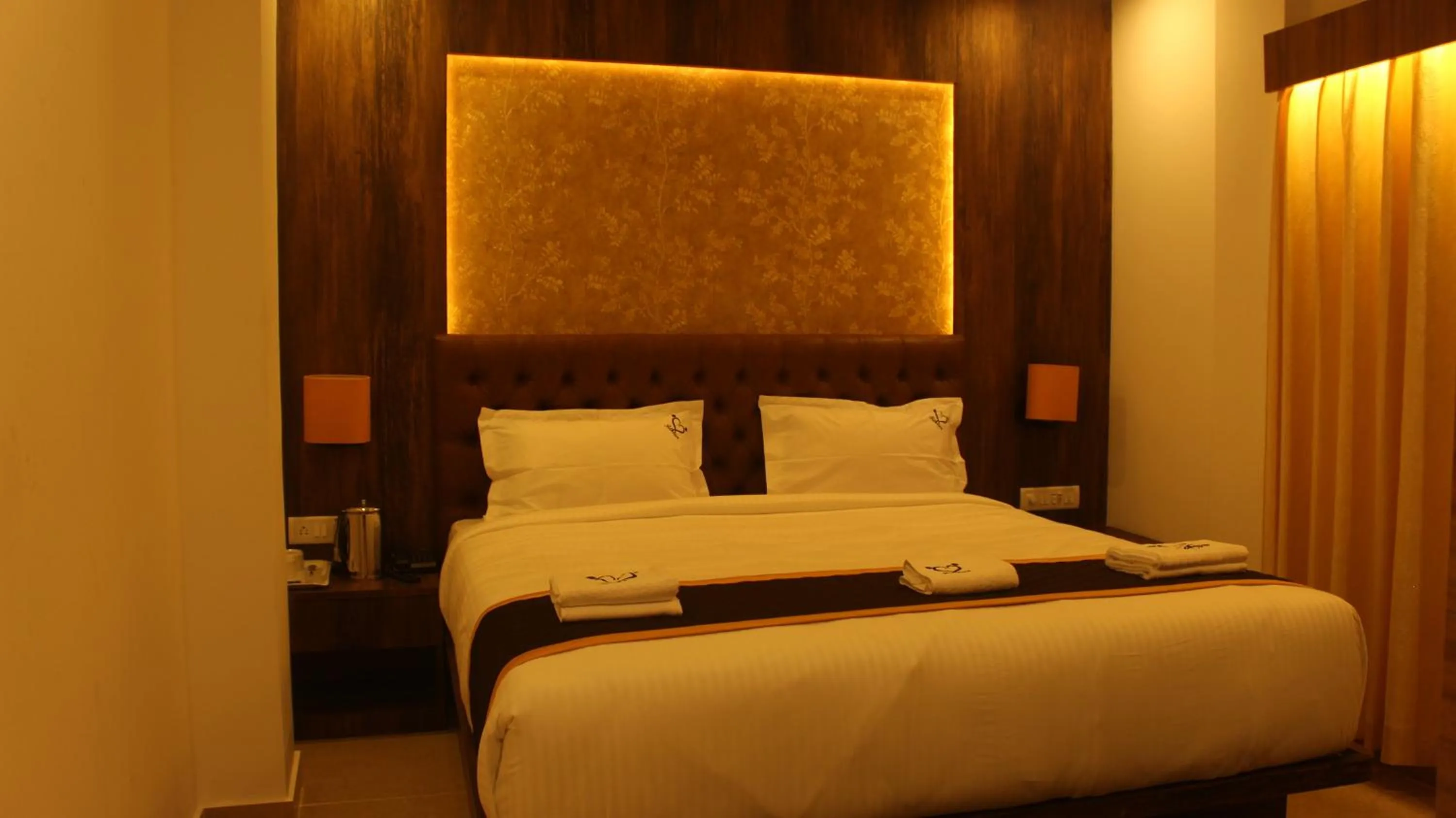 Deluxe Room in HOTEL IDHAYA