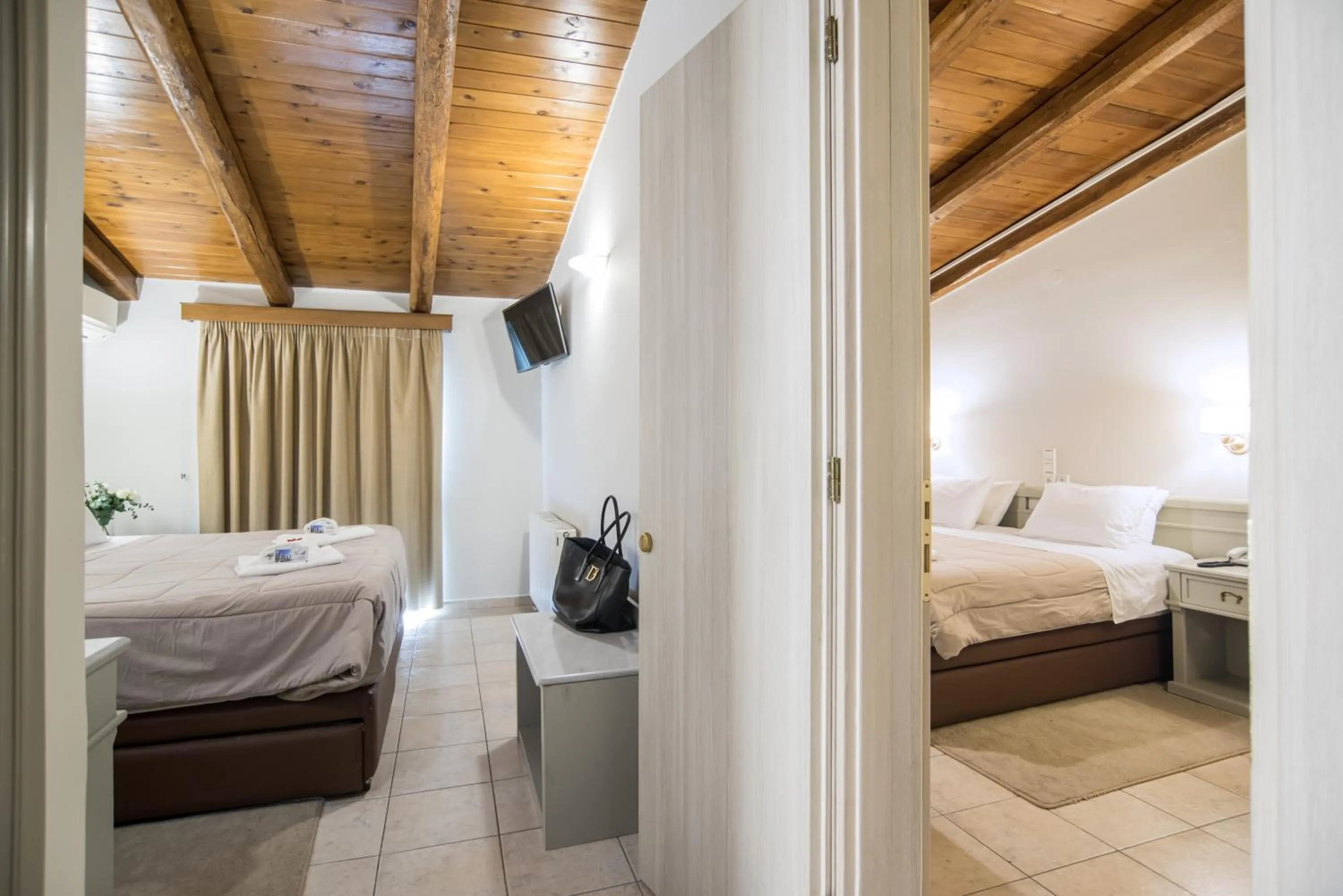 Family Connecting Twin Rooms with Spa Bath in Parnassos Delphi Hotel