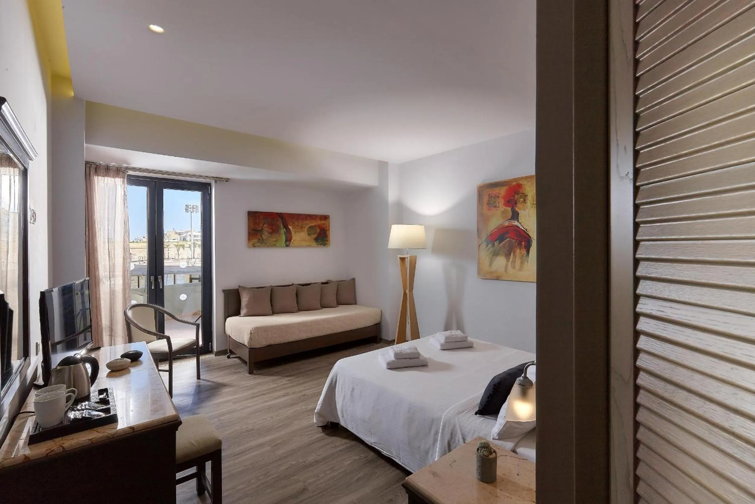 Deluxe Triple Room in Castello City Hotel