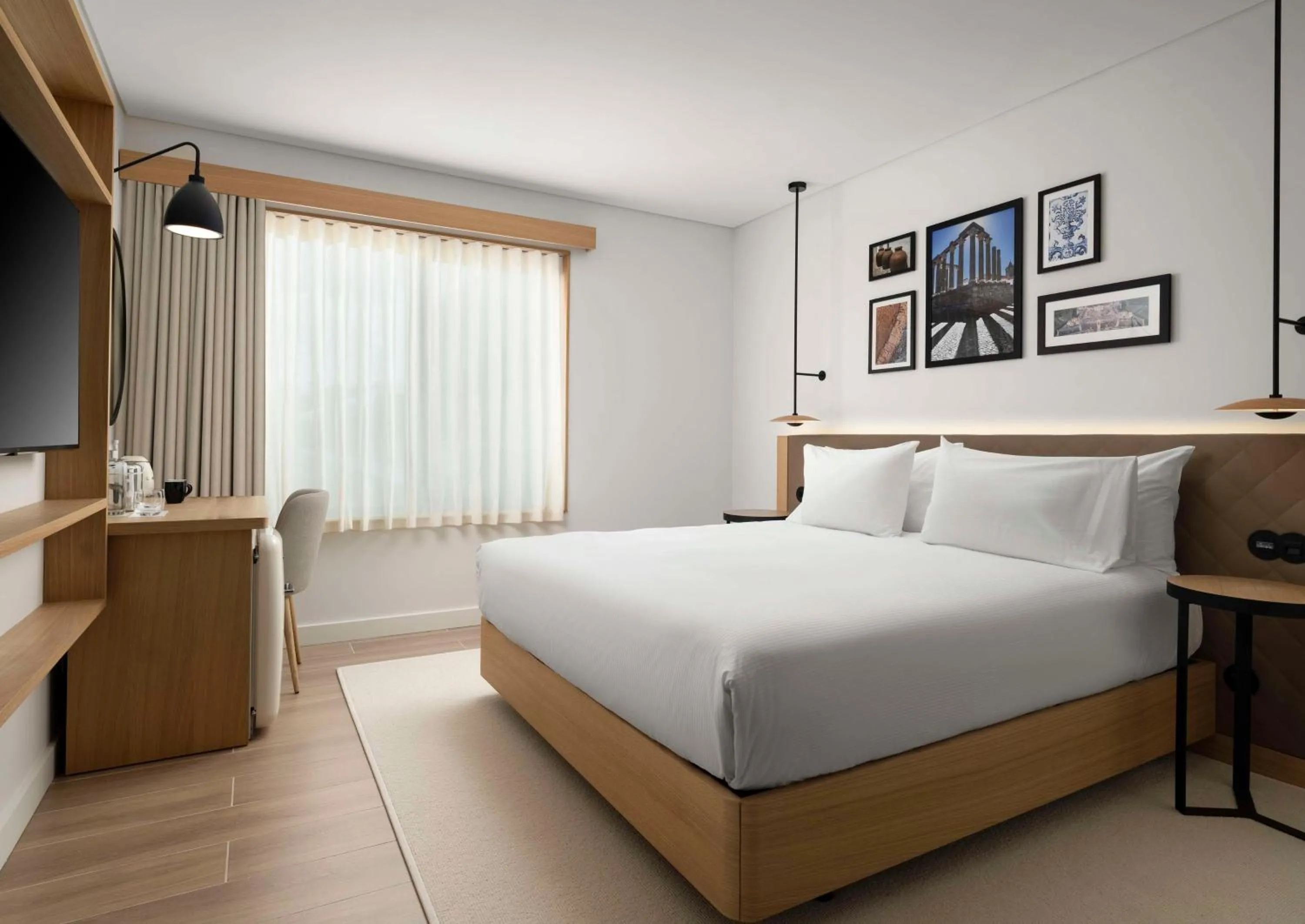 King Room - Mobility Accessible  in Hilton Garden Inn Evora