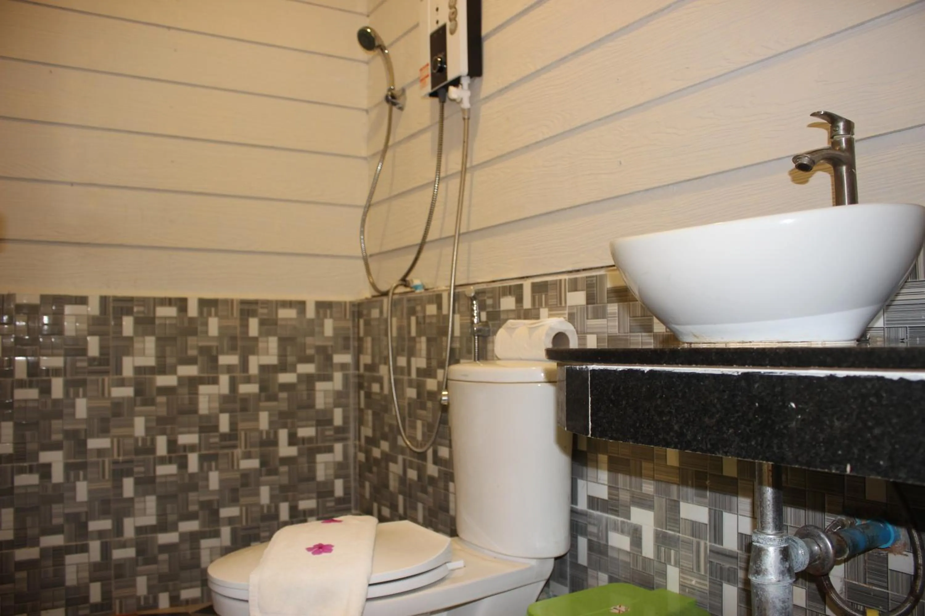 Standard Twin Room with Garden View in SCARLET SAILS BUNGALOW