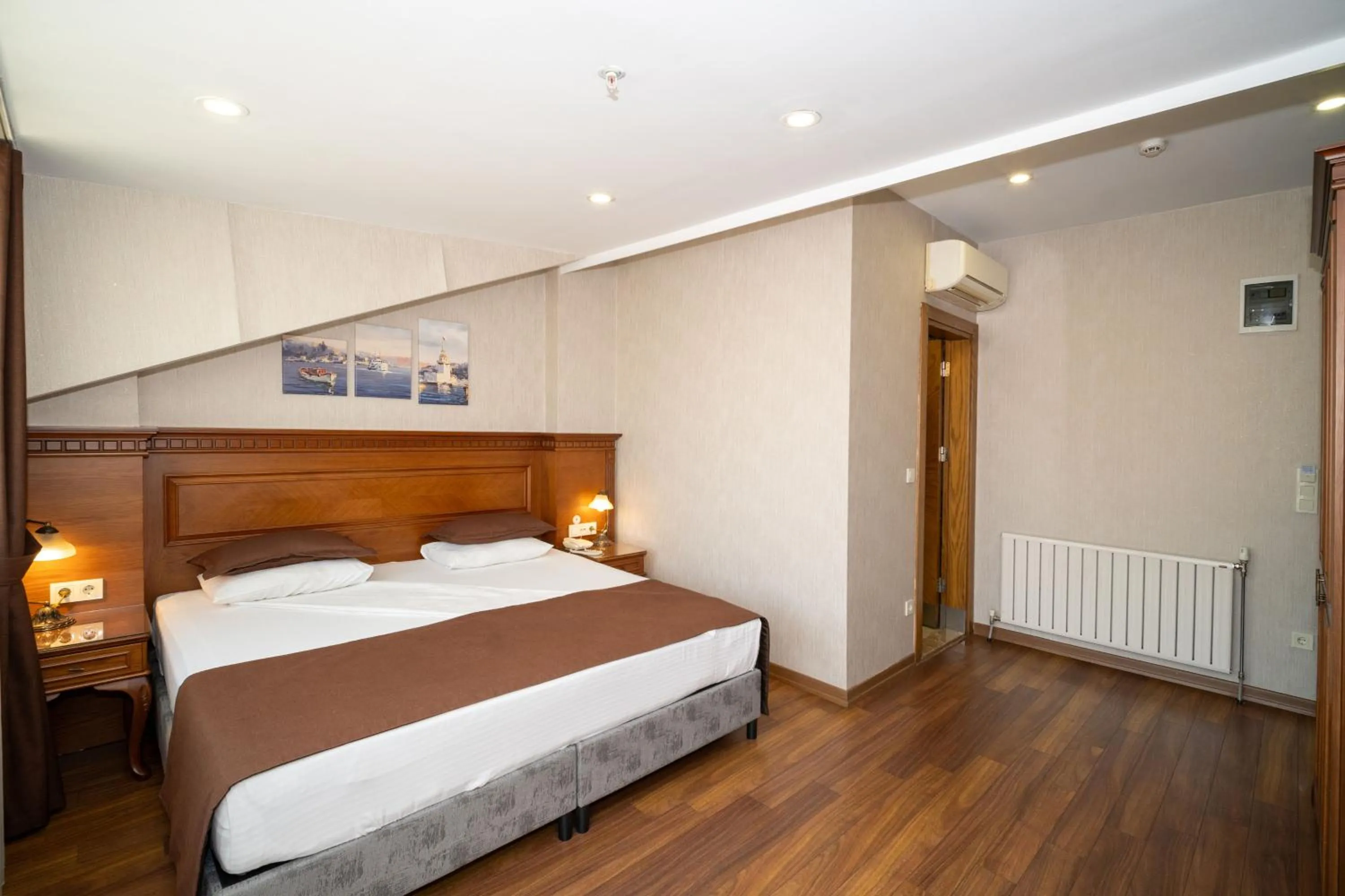 Deluxe Double Room with Balcony in Hotel Blisstanbul