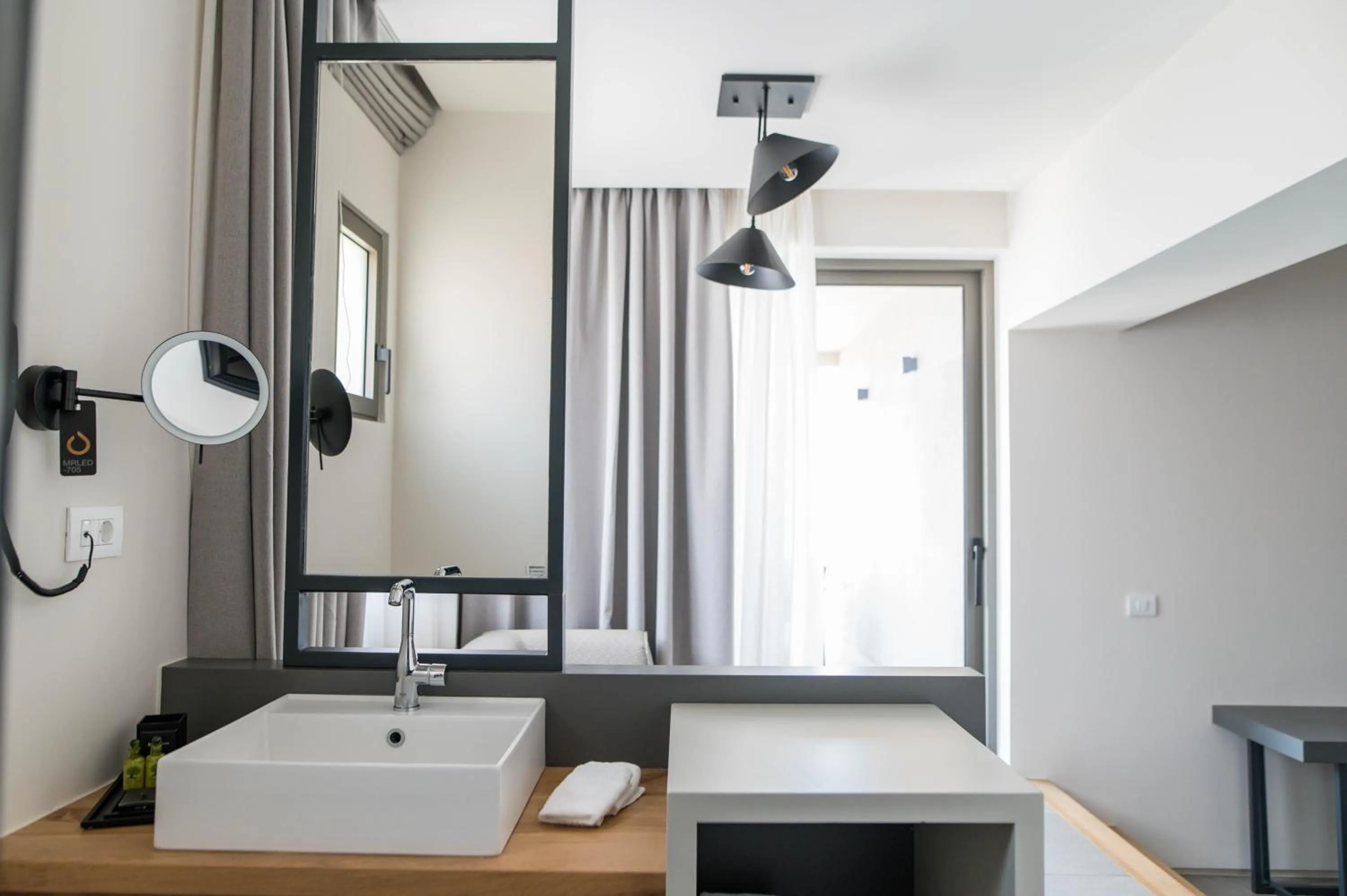 Deluxe Suite with Sea View in Alissachni SeaSide Hotel