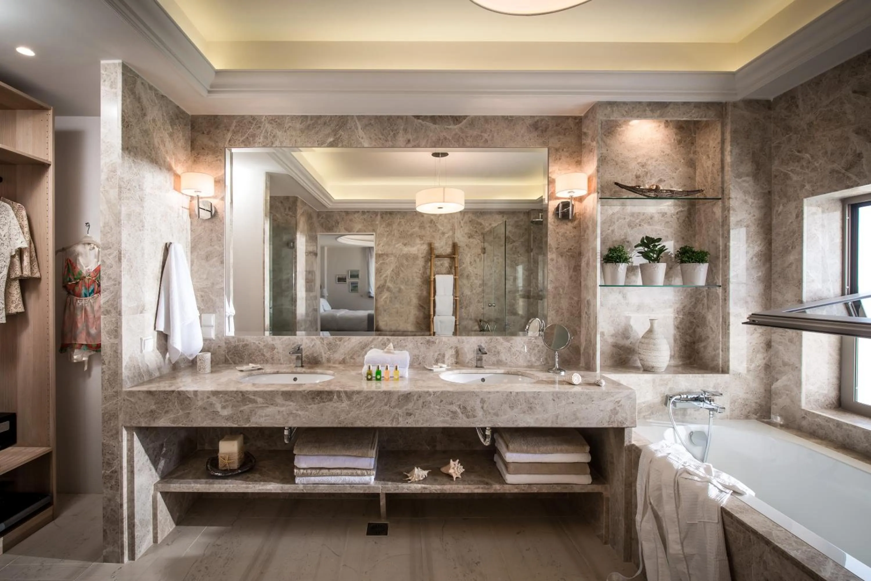 Luxury Suite with Hot Tub (Adults Only) in Creta Blue Boutique Hotel