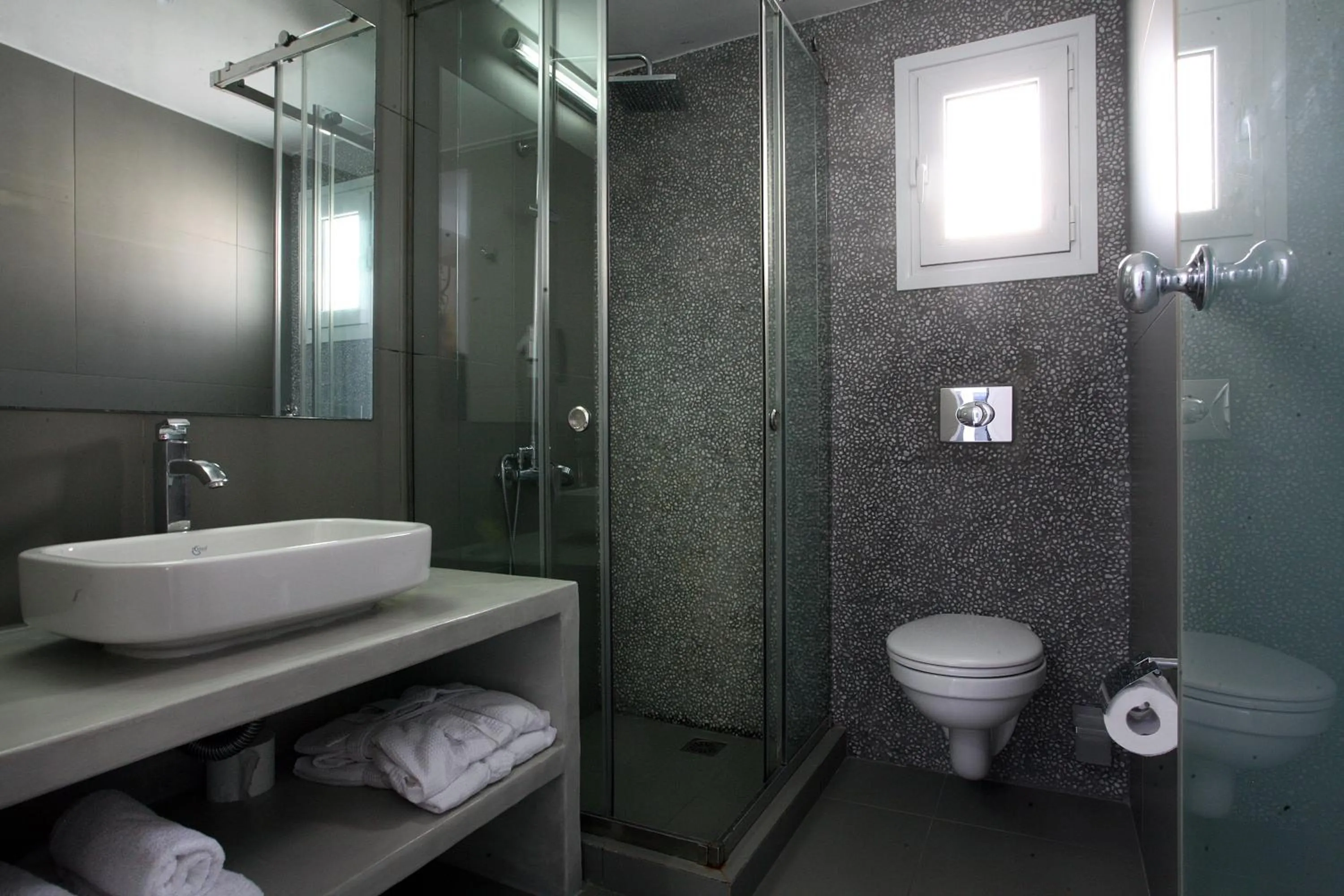 Honeymoon Room with Hot Tub in Loizos Stylish Residences