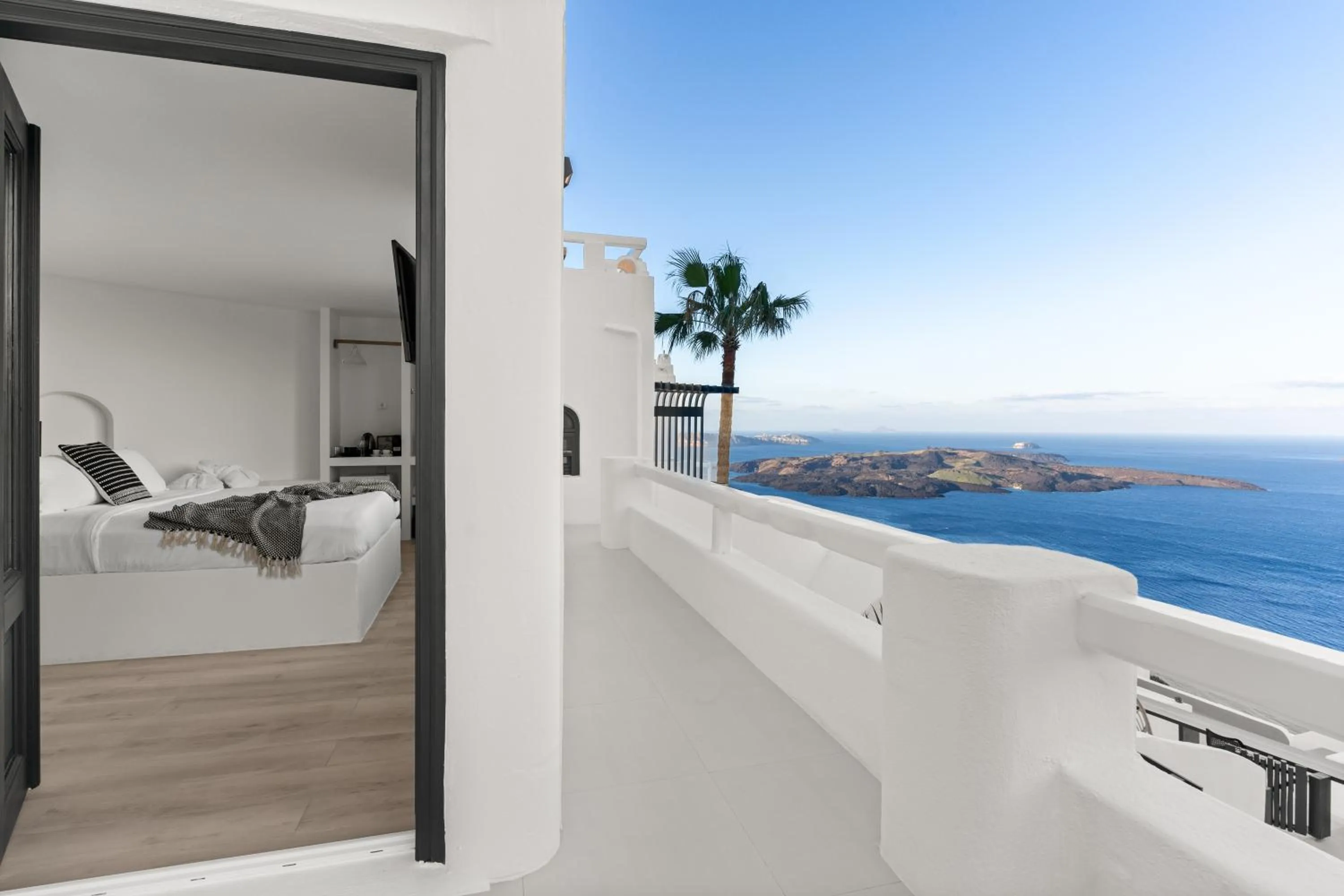 Studio with Outdoor Jetted Tub and Caldera View in Mill Houses New Elegant Suites