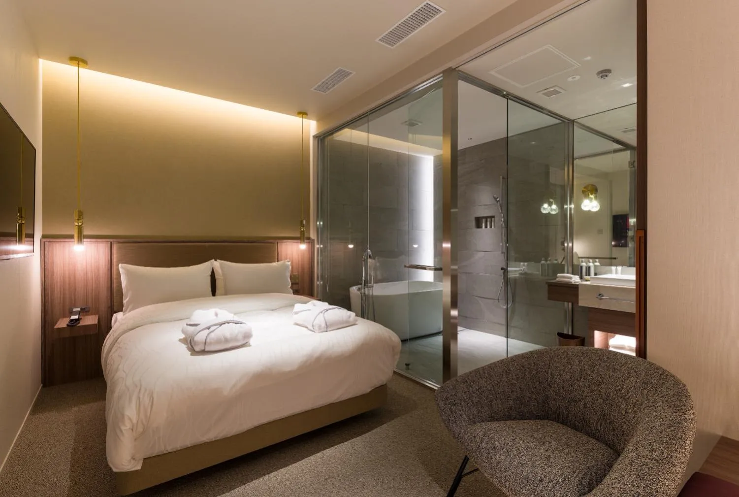 Superior King Room in THE skM TOKYO HOTEL & DINING