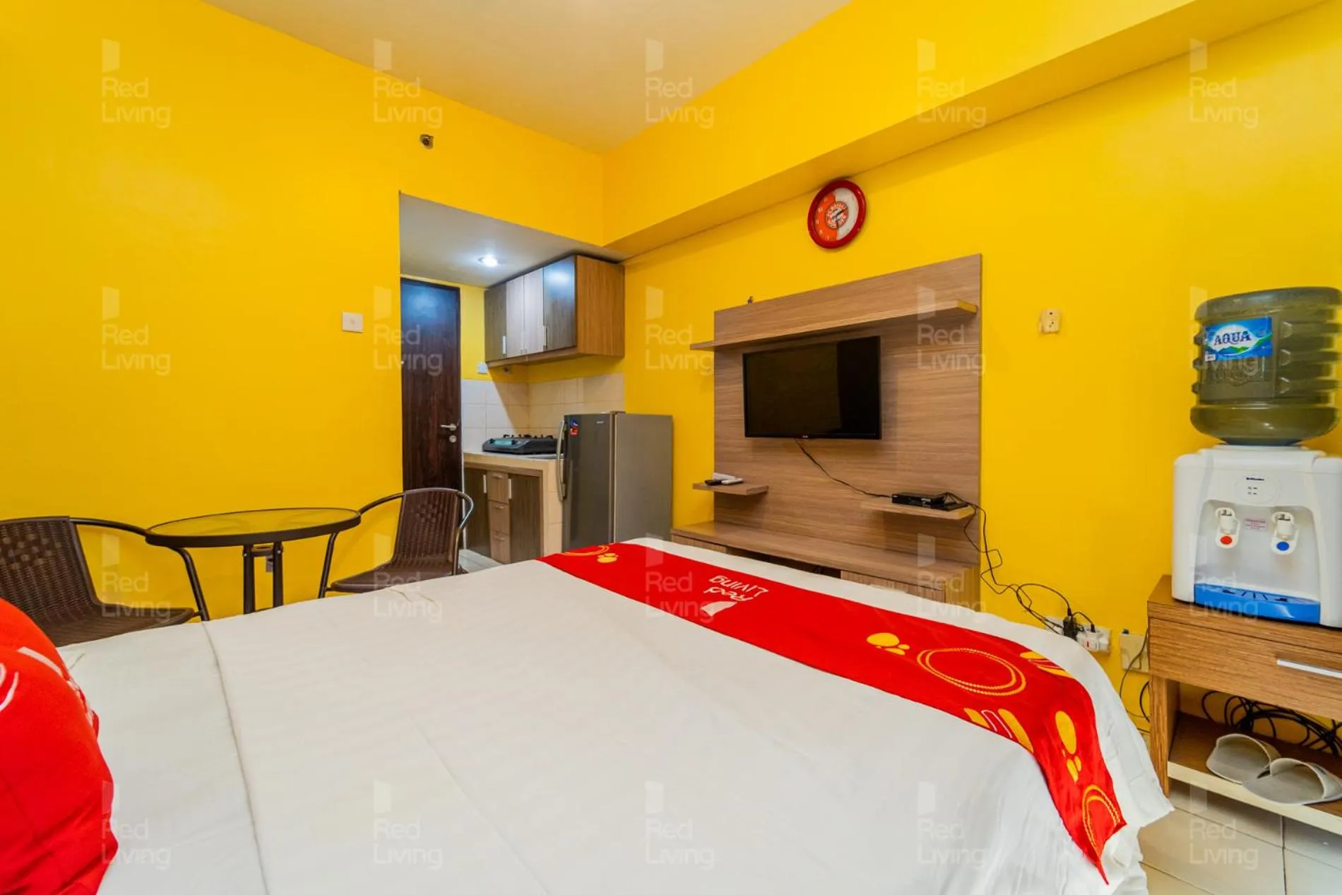 Studio in RedLiving Apartemen Serpong Green View - Nawawih Room Tower B