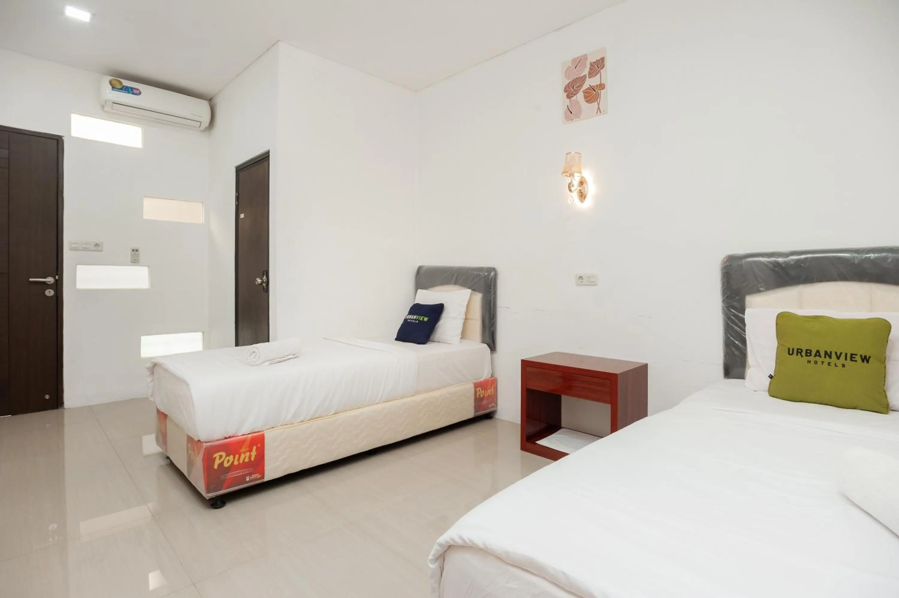Superior Twin Room in Urbanview Hotel Amarilis Sentul Bogor by RedDoorz