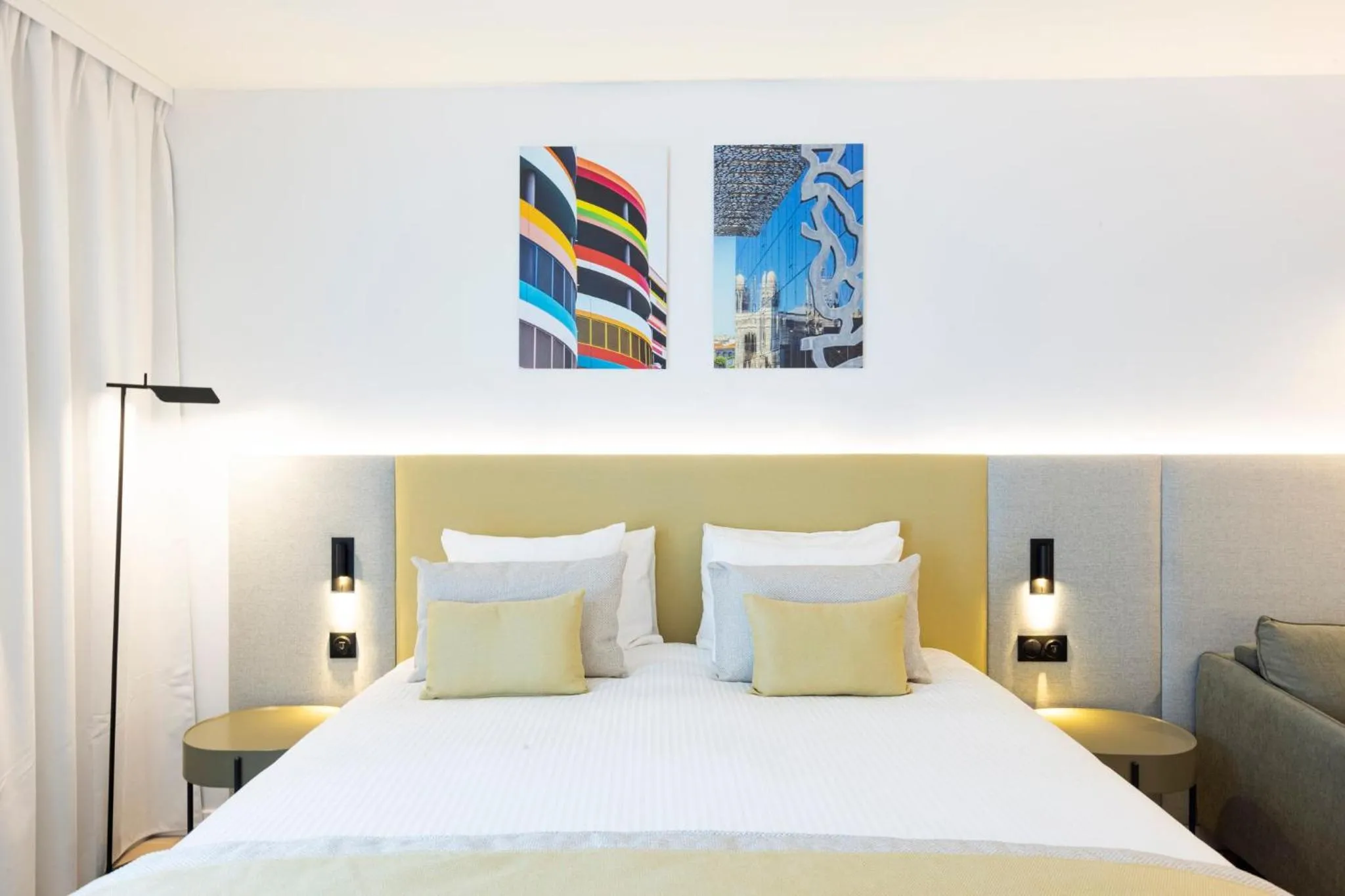 Standard Queen Room - Disability Access in Crowne Plaza - Marseille Le Dôme