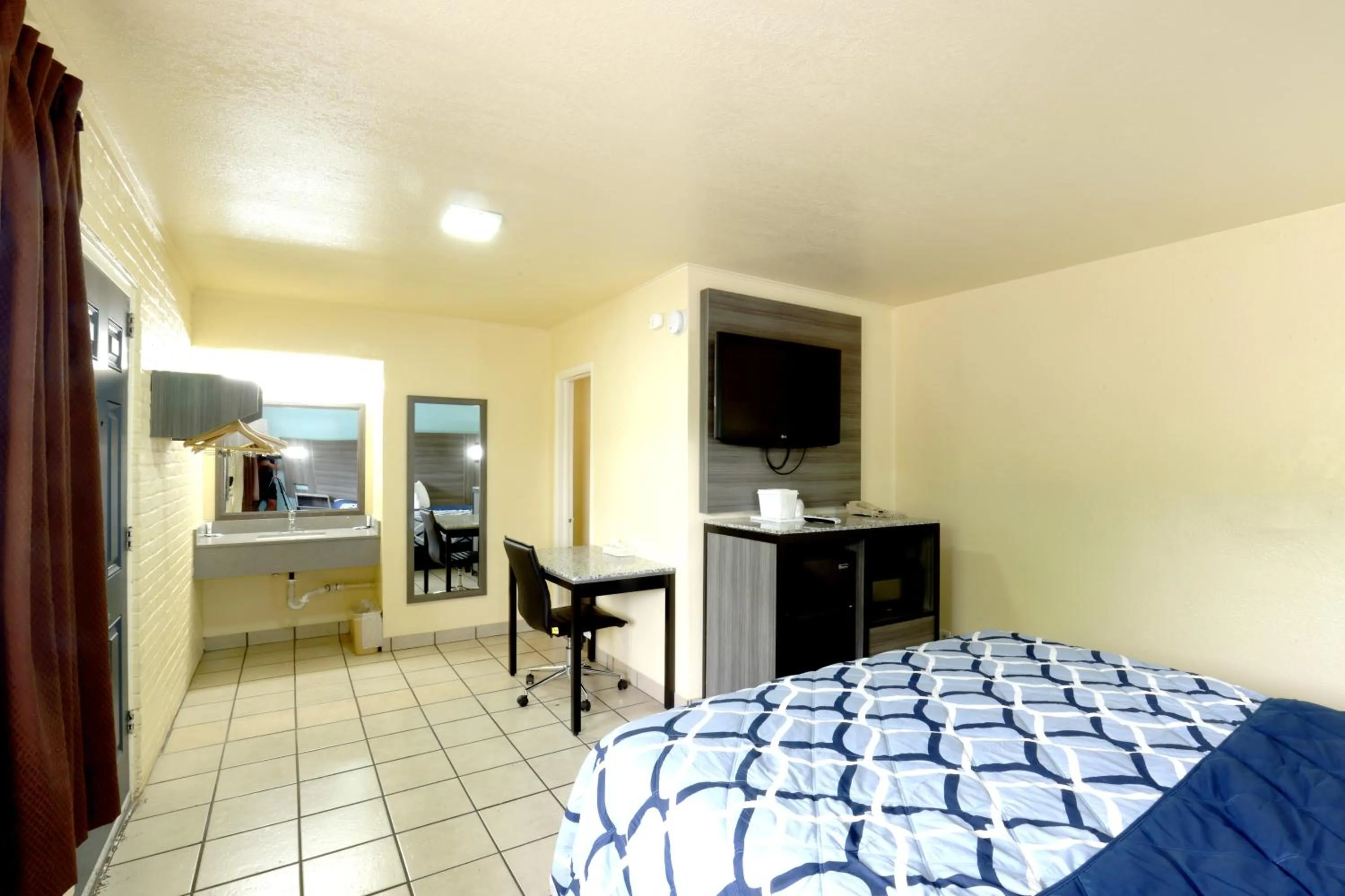 Superior King Room in Americas Best Value Inn San Antonio Airport South
