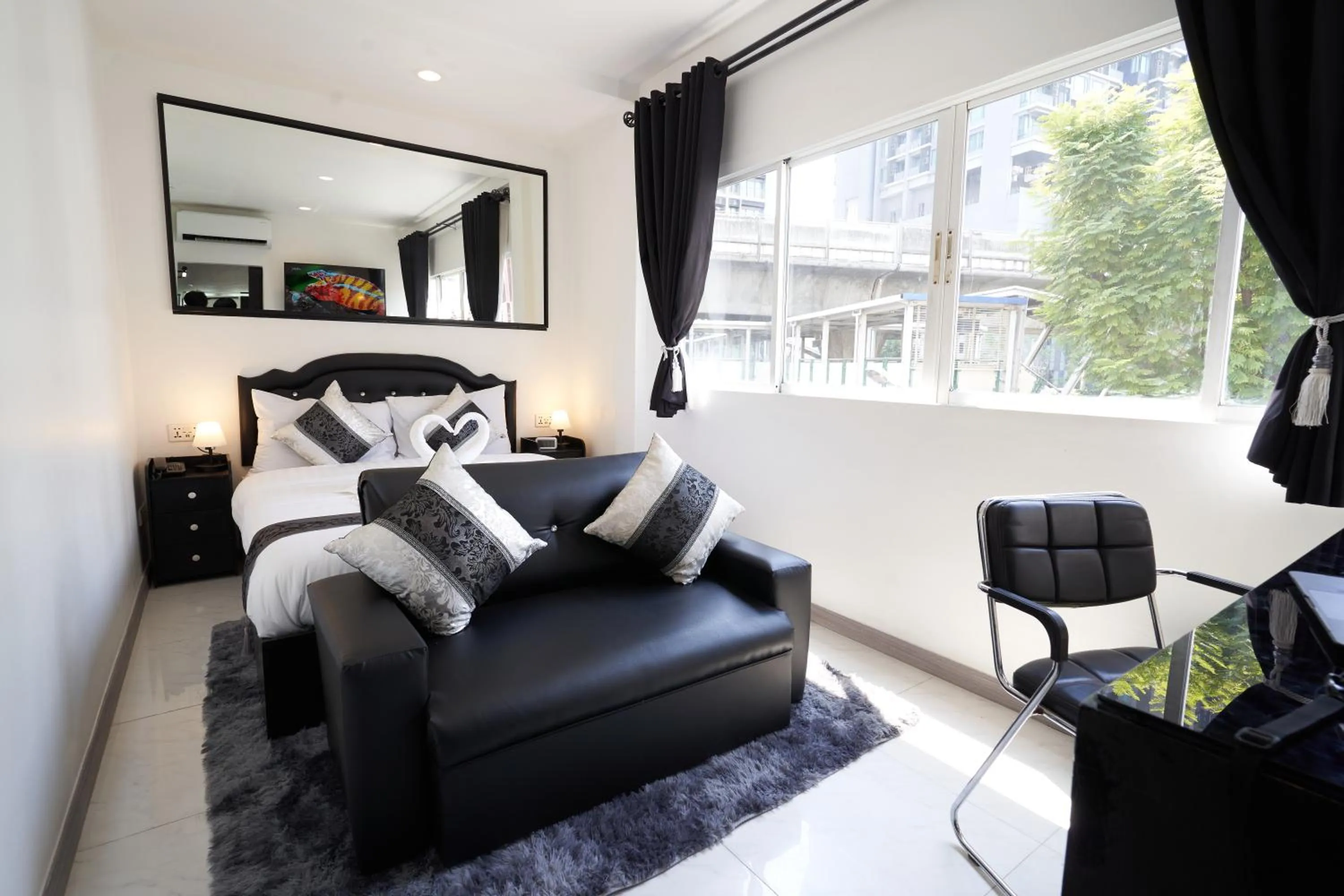 Thonglor Suites Hotel