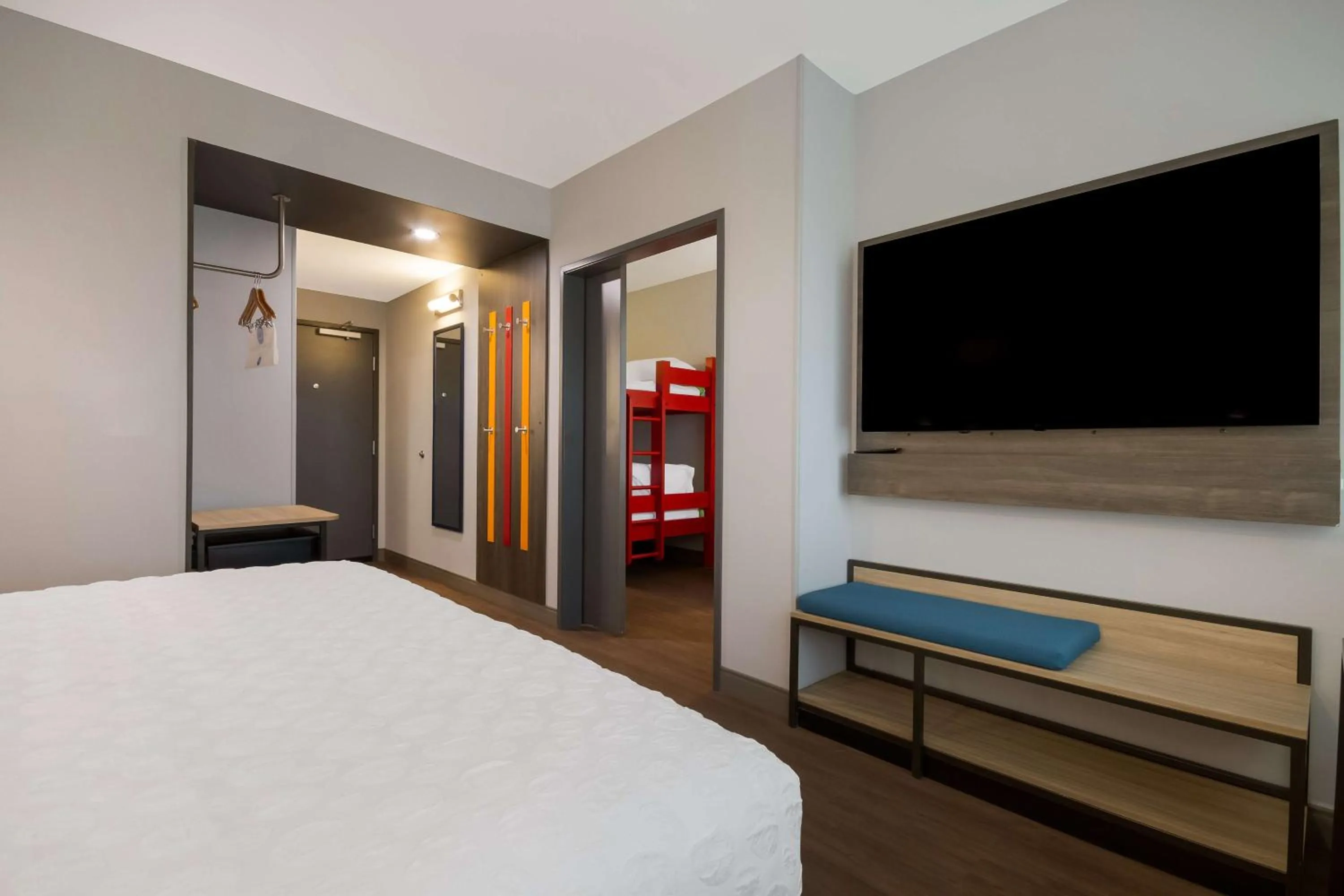 King Room with Bunk Beds in Tru By Hilton Destin