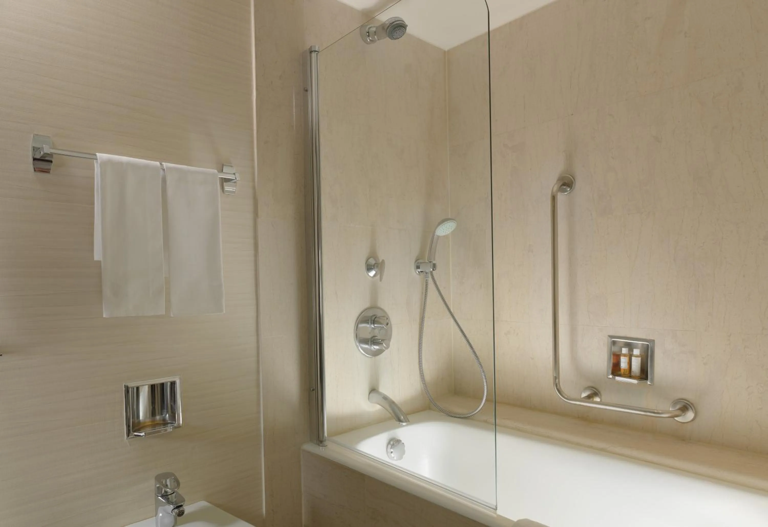 Classic King Room with City View in Athenaeum Intercontinental by IHG