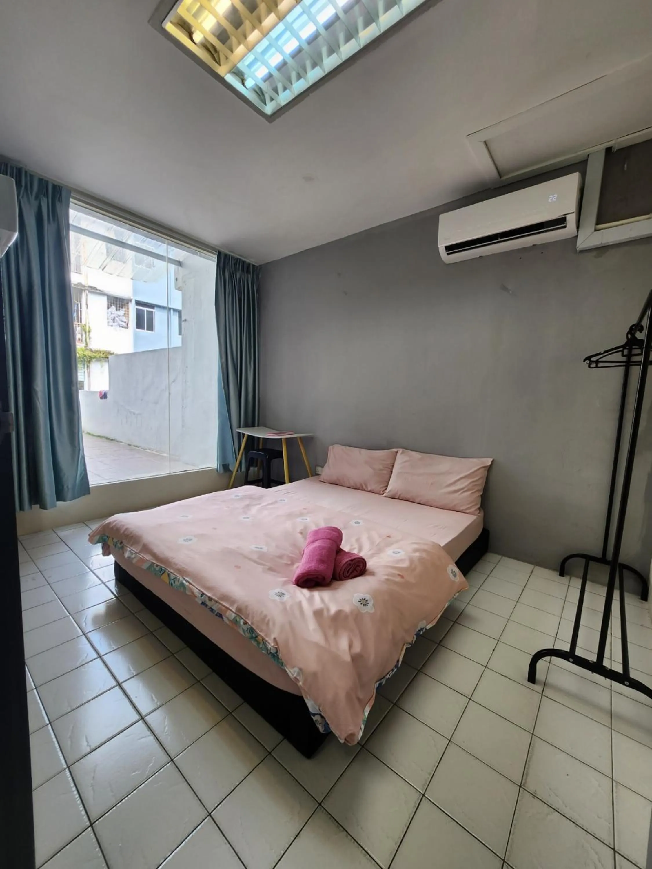 Queen Room with Shared Bathroom in Swanling Kuching