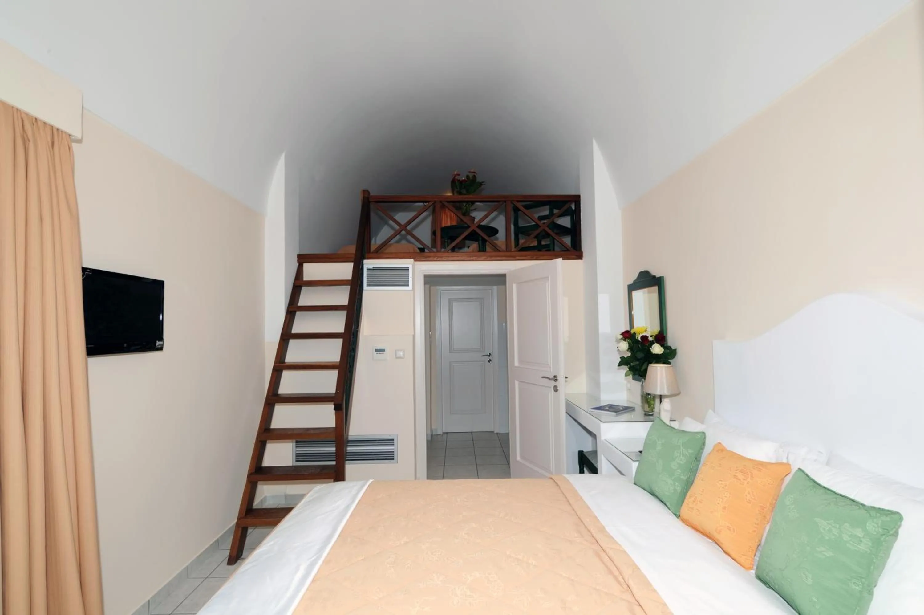 One-Bedroom Family Apartment - Split Level in Sellada Beach