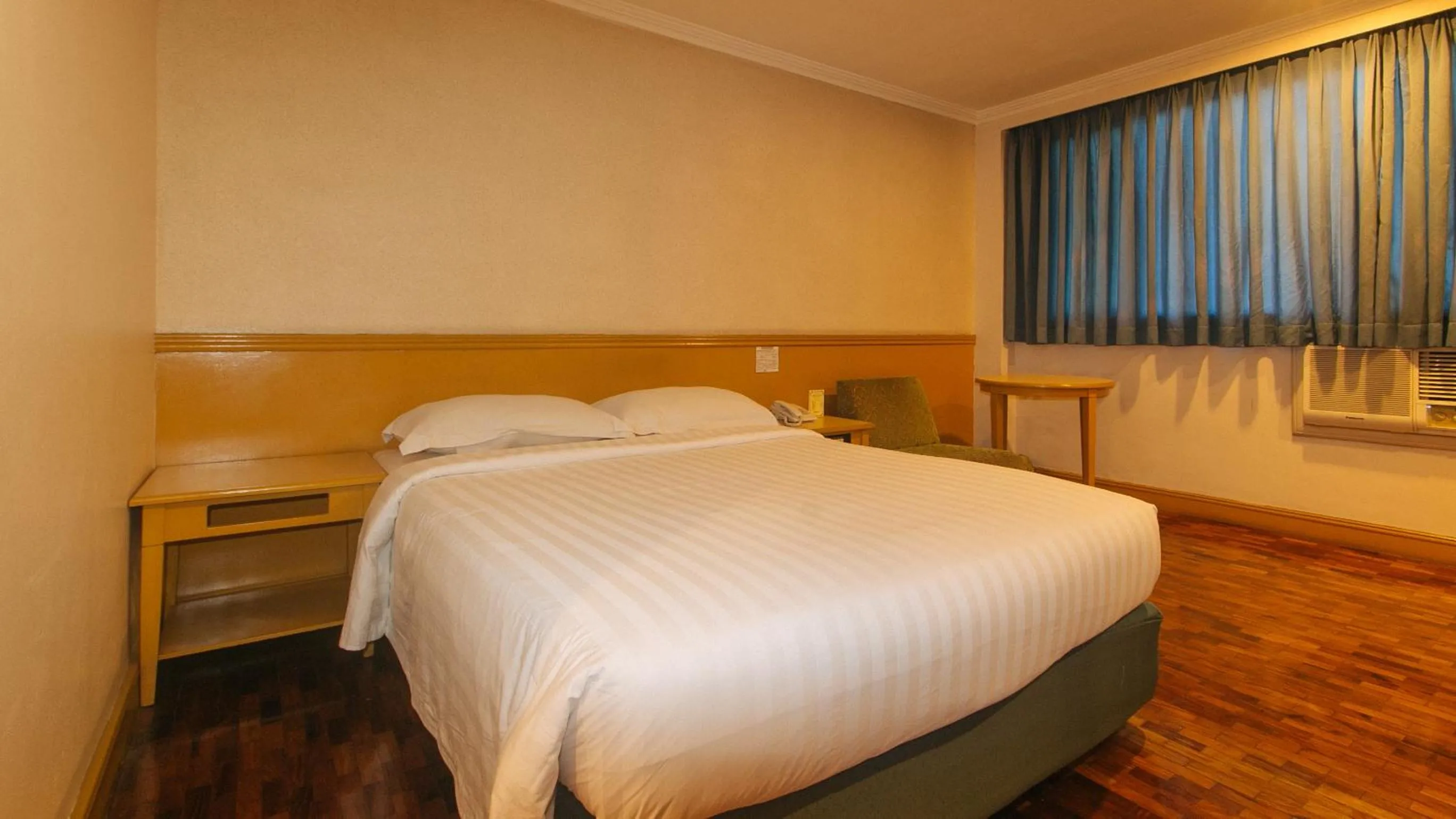 Deluxe Room in Aloha Hotel Roxas Boulevard Manila