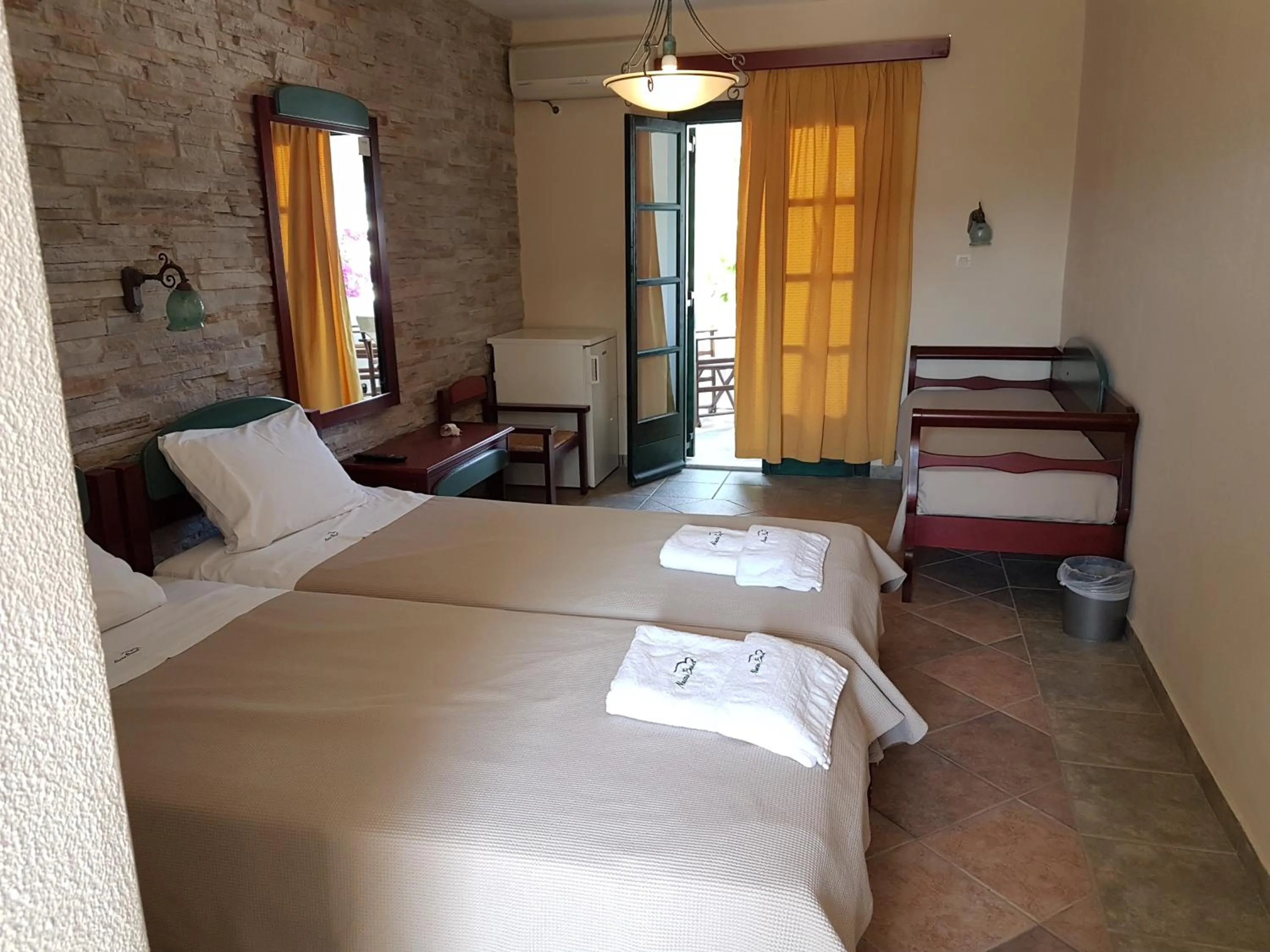 Double Room with Sofa Bed in Hotel Naxos Beach