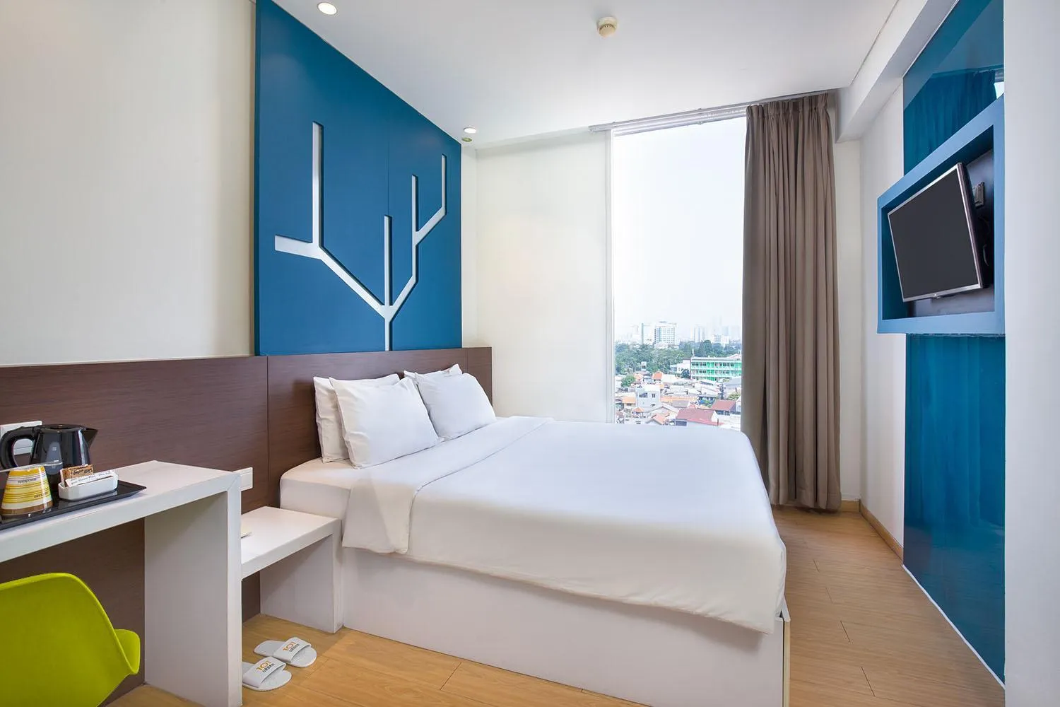 Deluxe King Room in 1O1 URBAN Jakarta Pemuda
