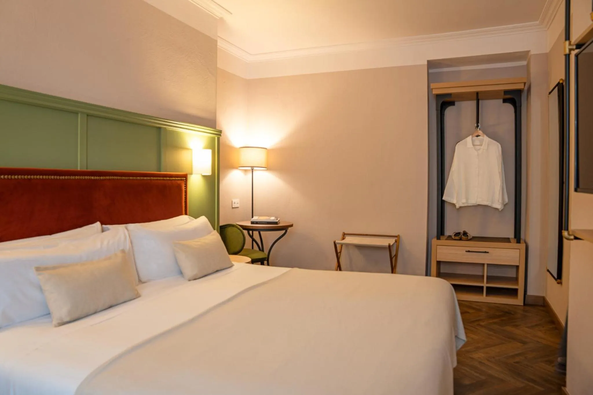 Deluxe Double or Twin Room in Honest Sevilla