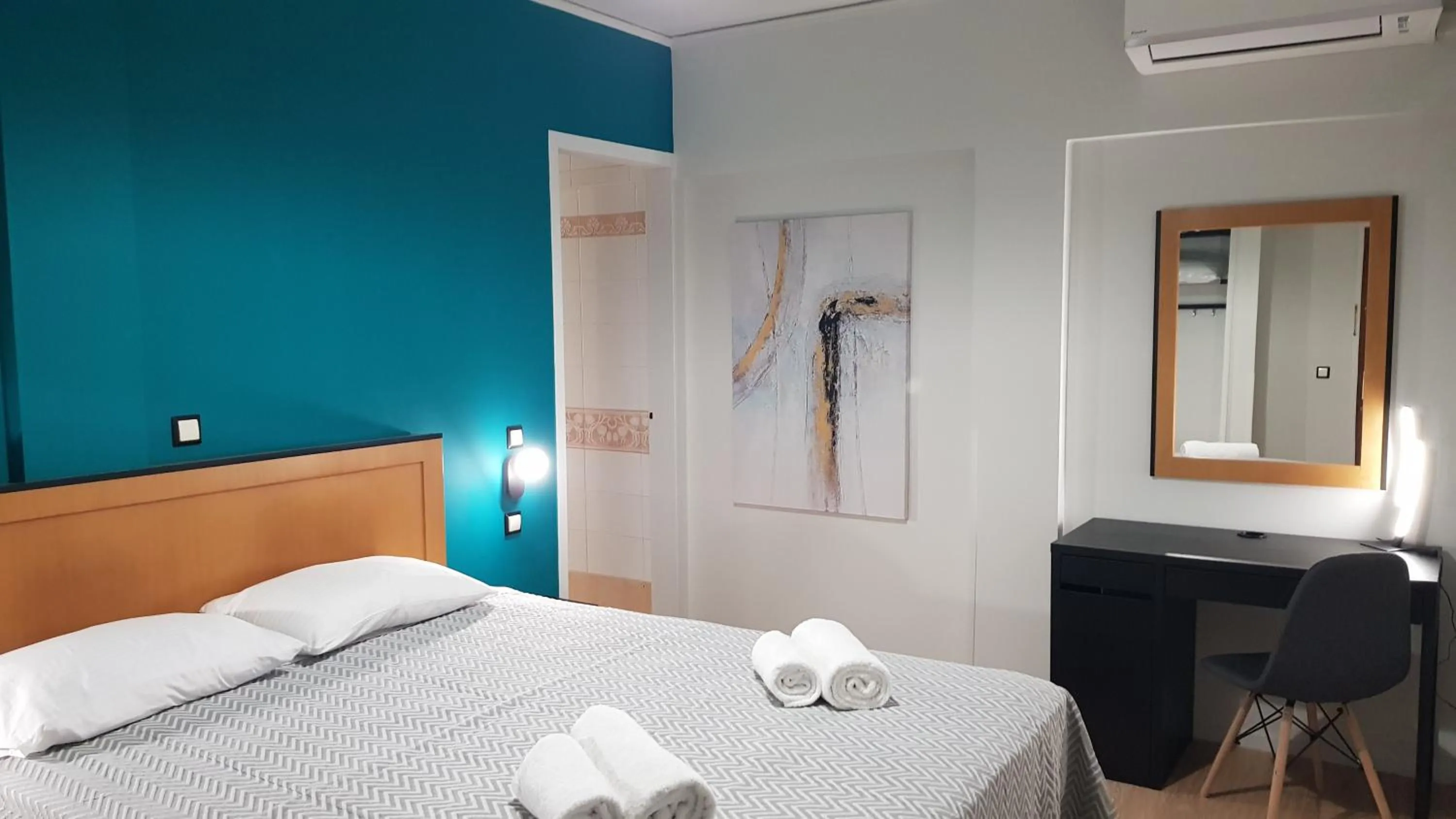 Business Room - single occupancy in Savoy Hotel