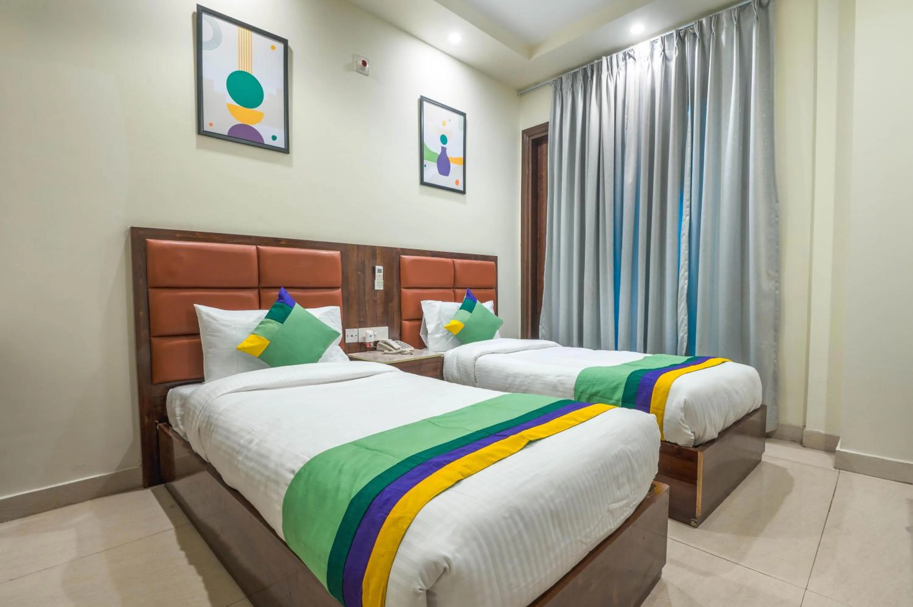 Deluxe Double Room - single occupancy in Treebo Sunny Feast