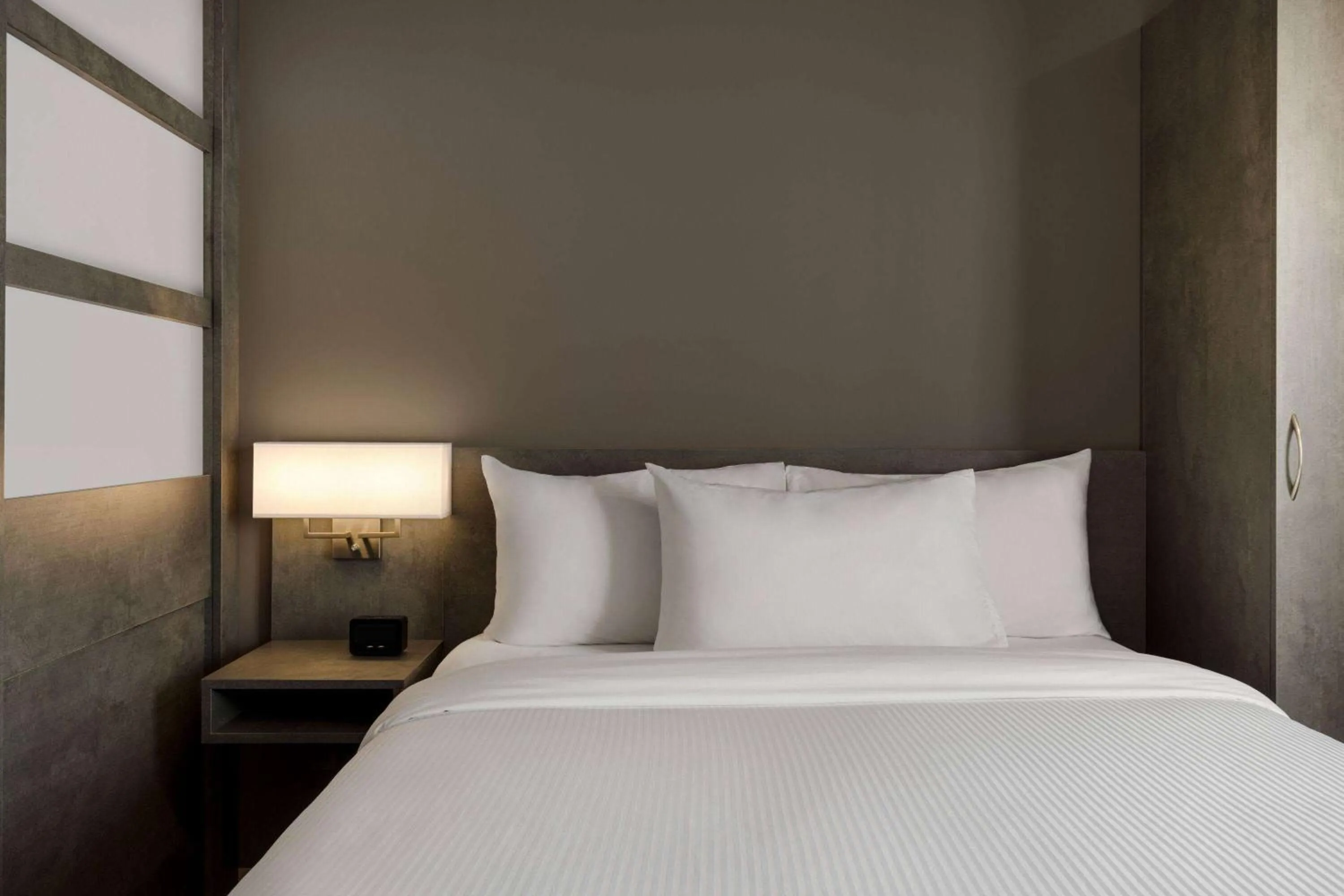 Queen Studio Suite - Non-Smoking in Microtel Inn & Suites by Wyndham Boisbriand