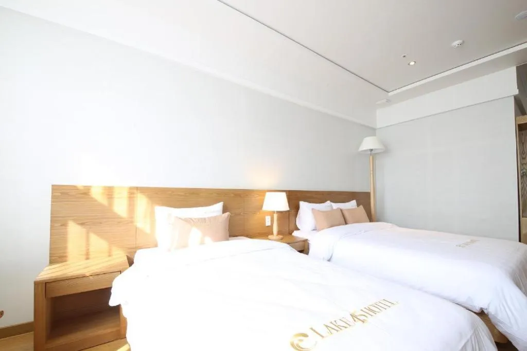 Deluxe Twin Room in Lake 45 Hotel