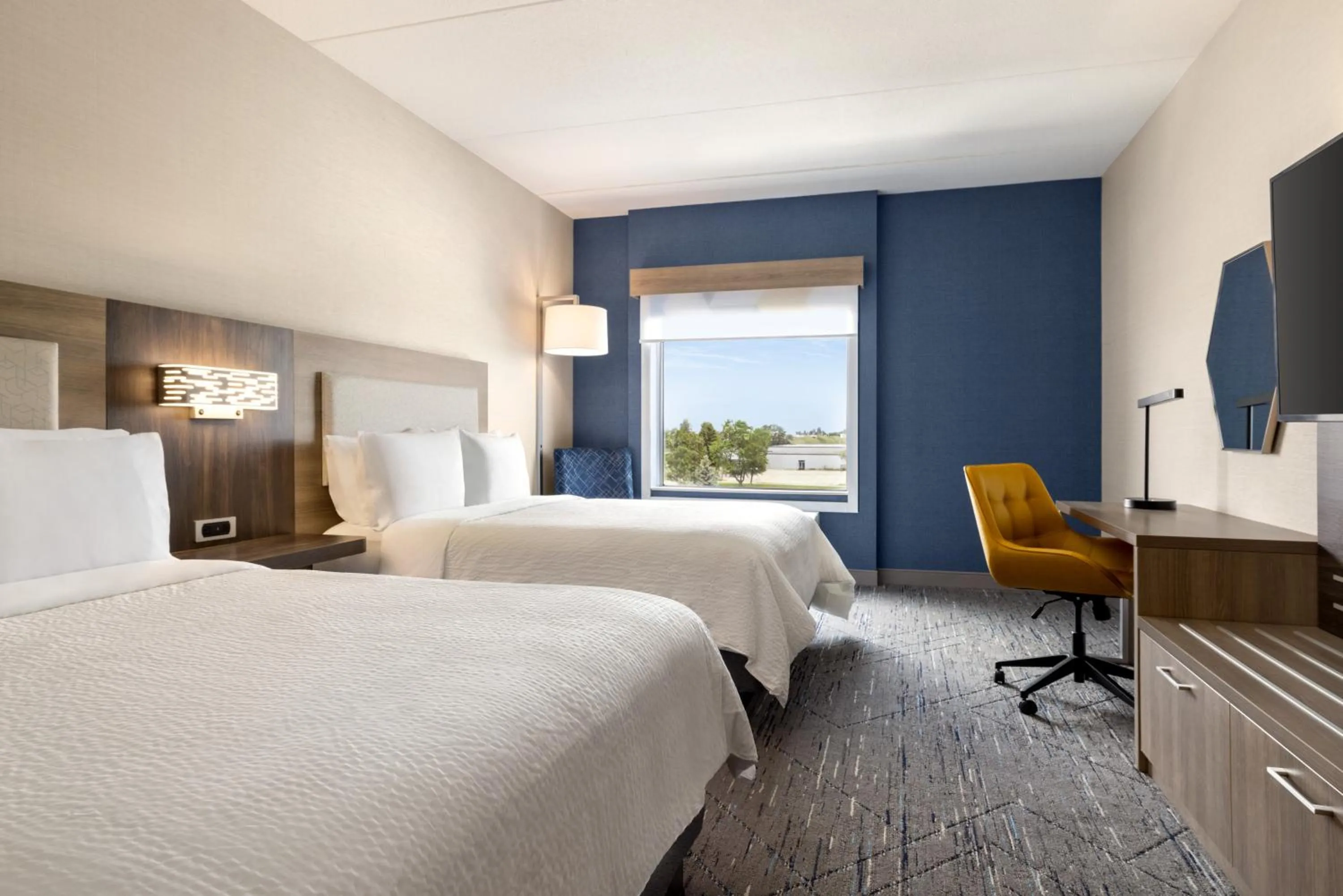 Queen Suite with Two Queen Beds and Sofa Bed in Holiday Inn Express - Strathroy by IHG