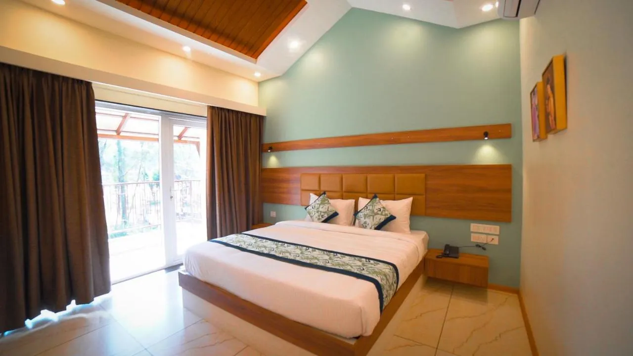 Deluxe Double Room in Aananda Wellness and Resorts