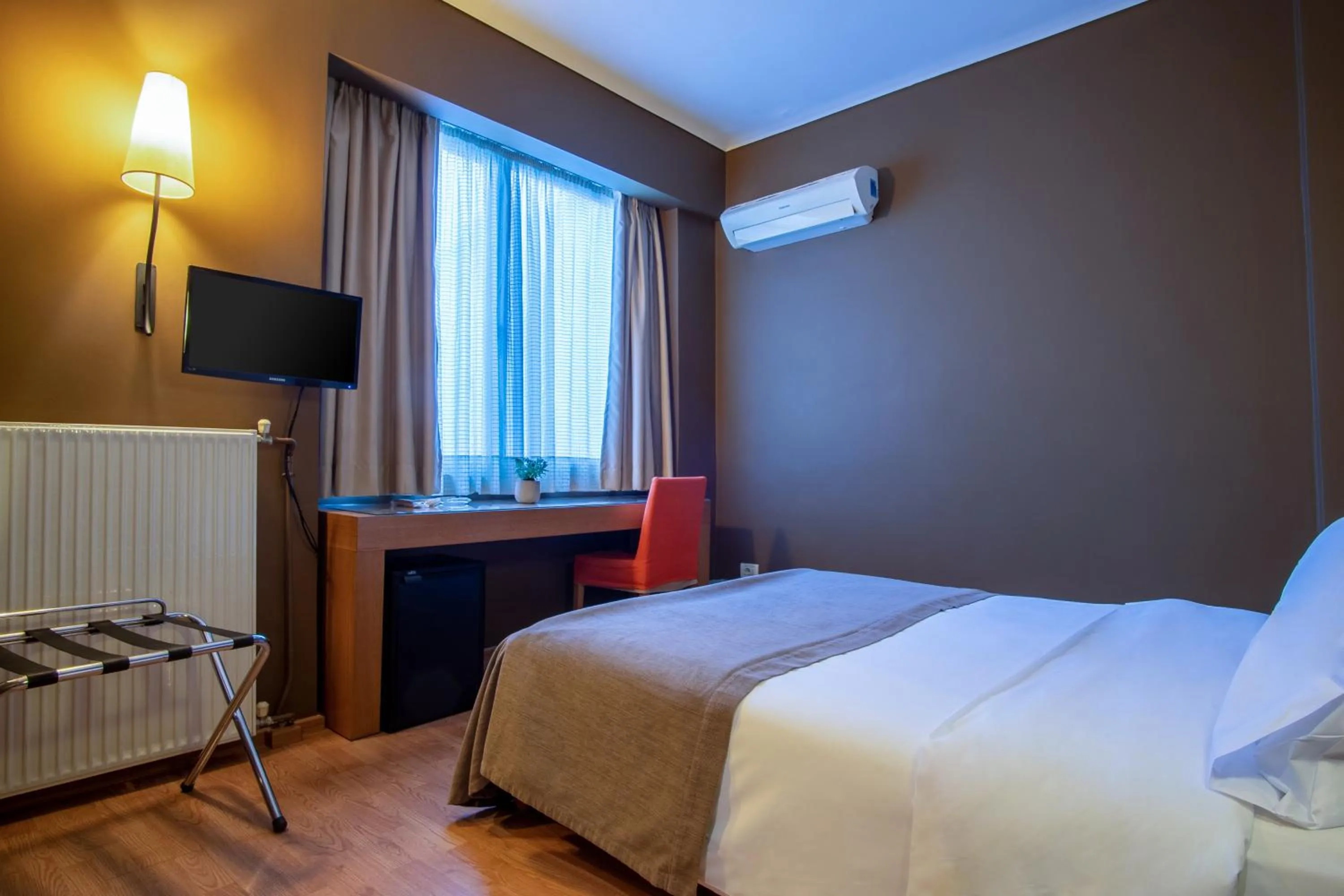 Single Room in Olympic Hotel
