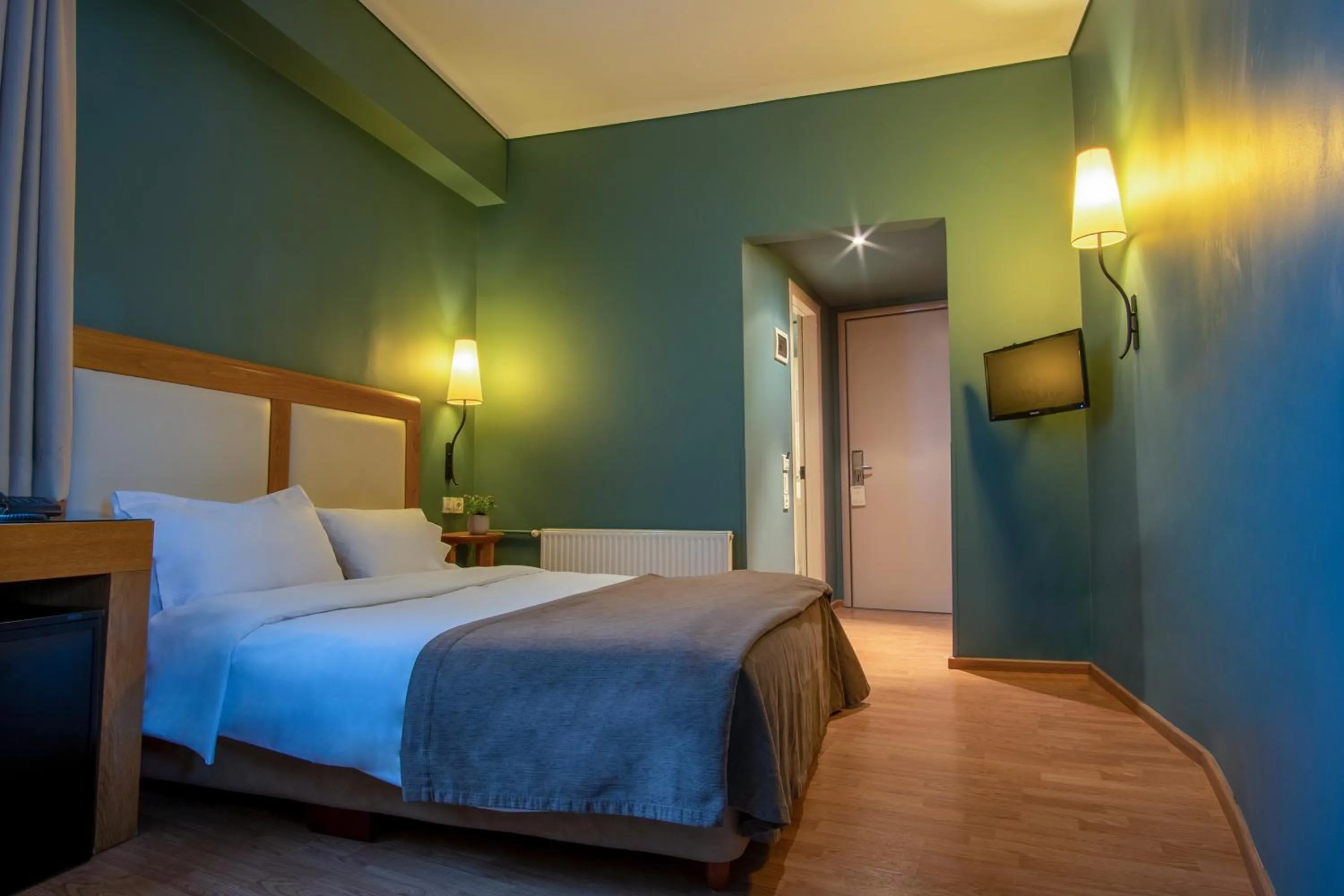 Single Room in Olympic Hotel