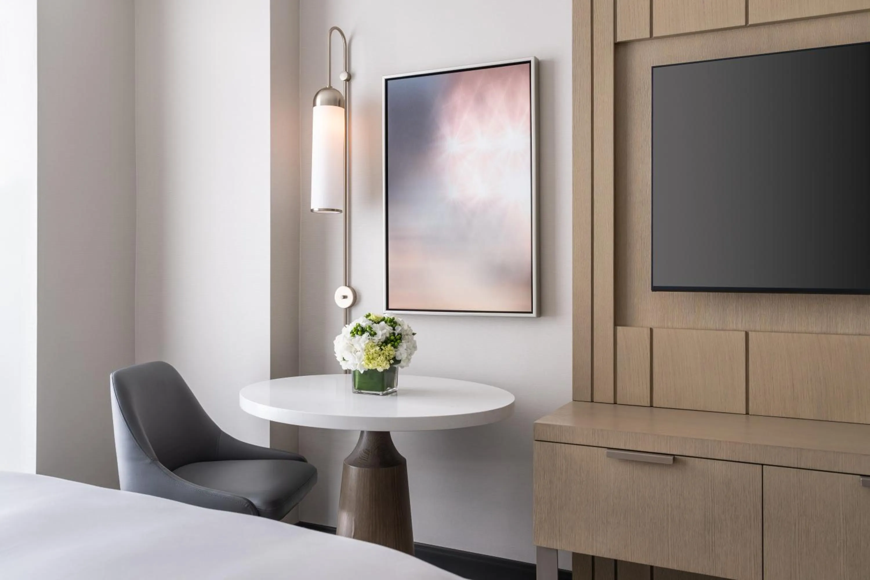 Grand King Accessible ADA Tub in Loews Arlington Hotel