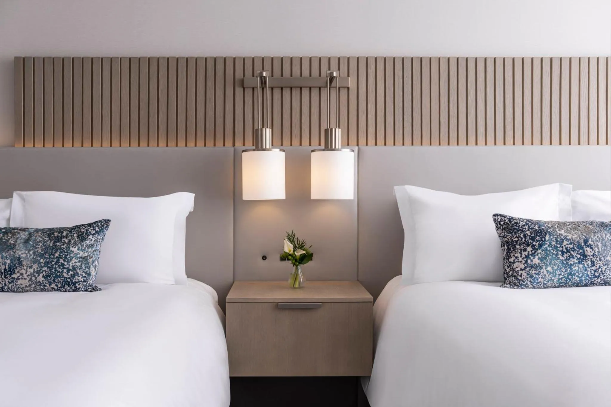 Grand Corner Suite 2 Queens Hearing Accessible in Loews Arlington Hotel