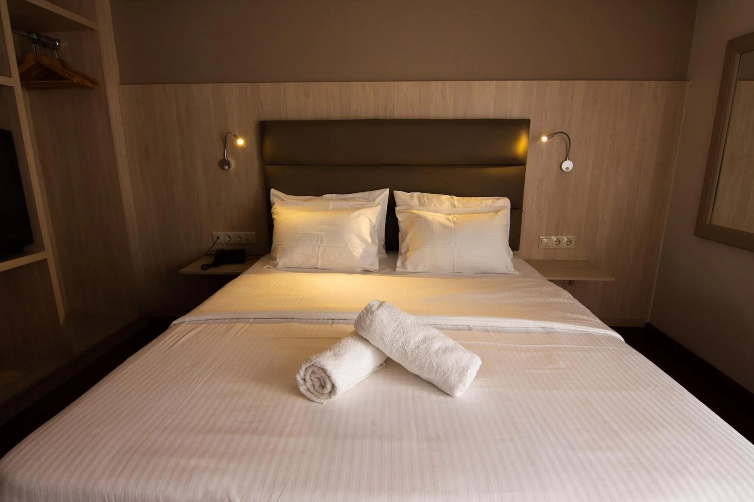Single Room in Anemoni Piraeus Hotel