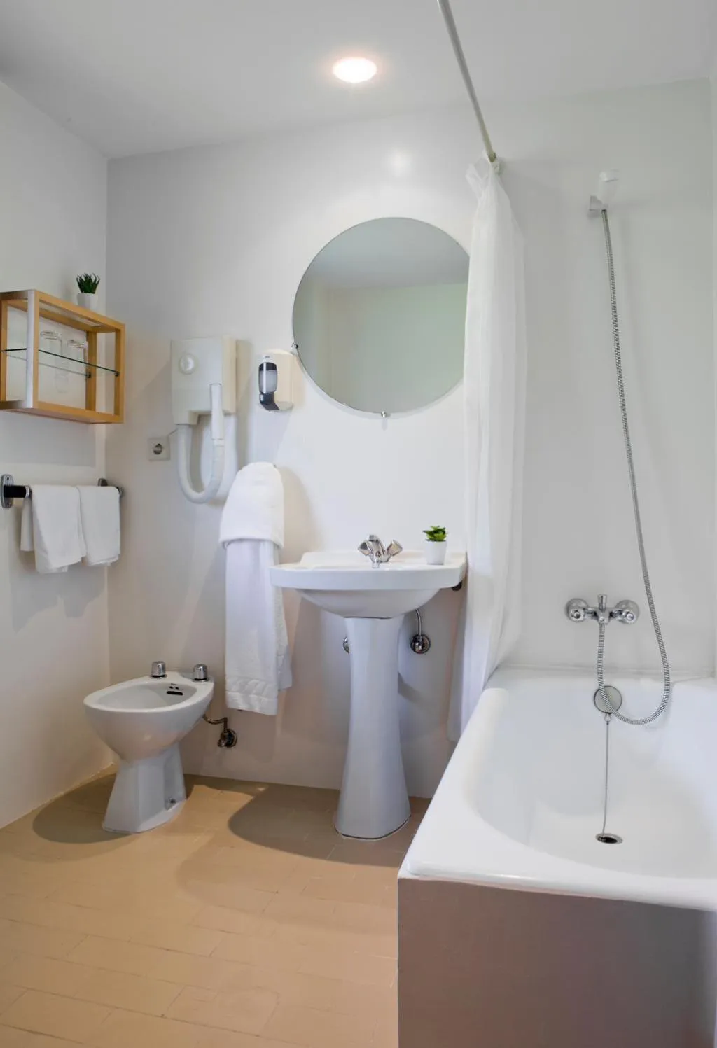 Double Room with Extra Bed in Hotel Ibiltze