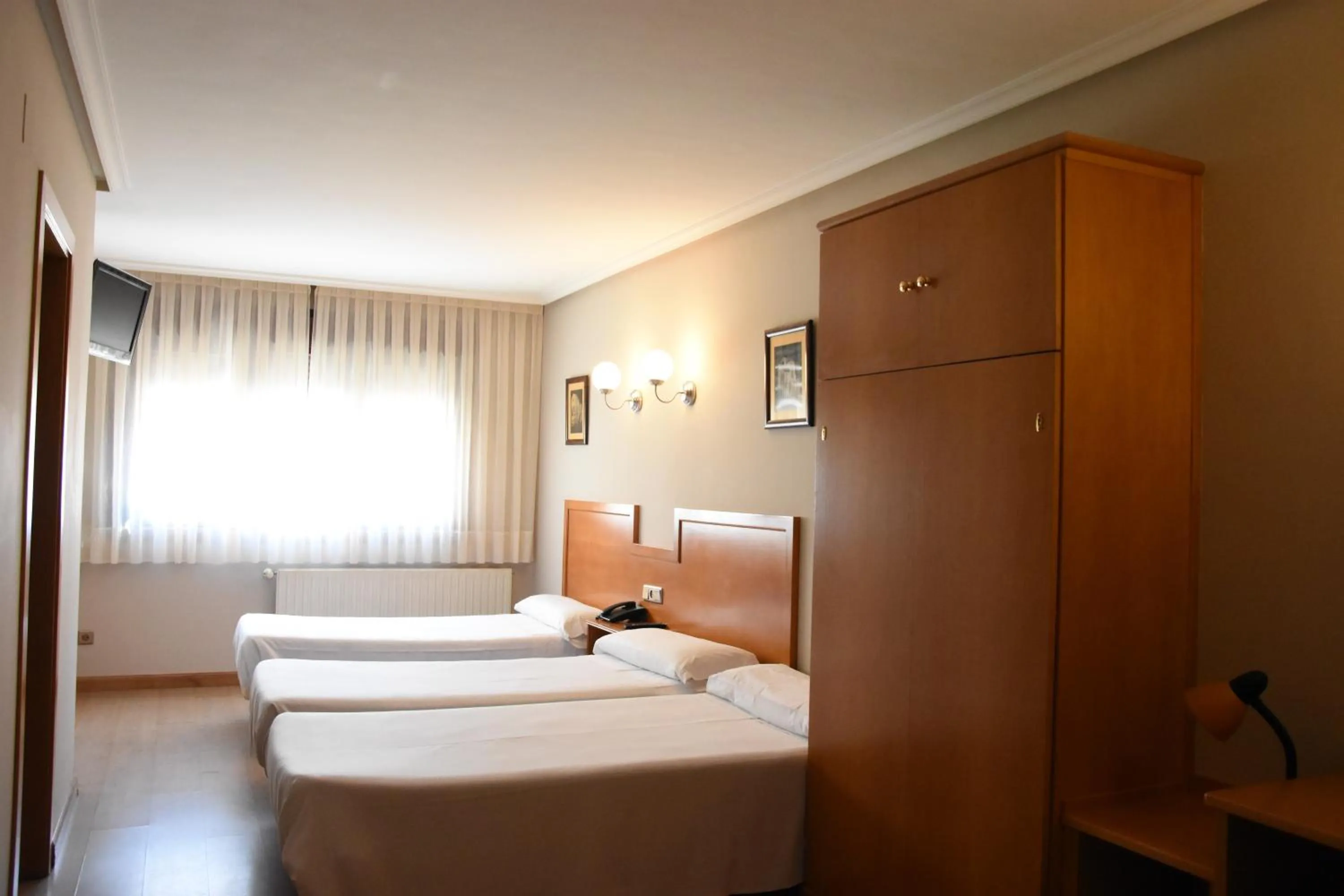 Quadruple Room in Hotel Carbayon