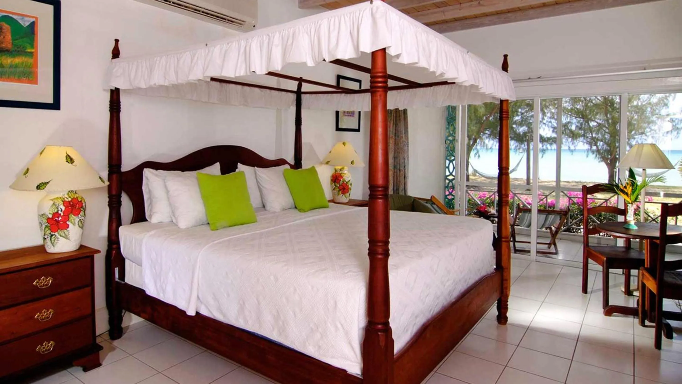 Premier - 1 King Bed in Oualie Beach Resort